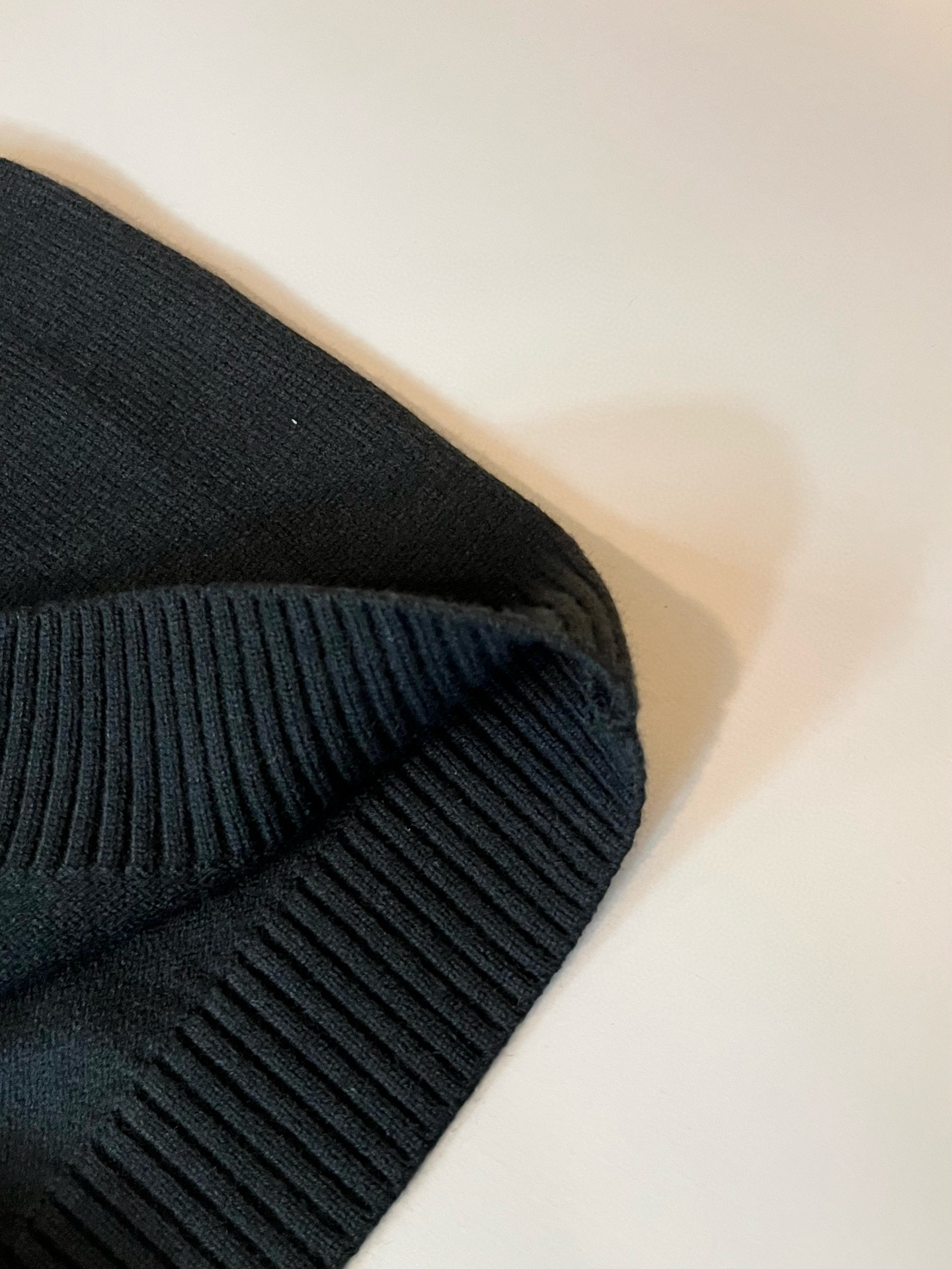 Loro Piana诺悠翩雅 2025秋冬男士最新的贸易订单针织马甲，全品相！！上身舒适透气，不僵硬，整