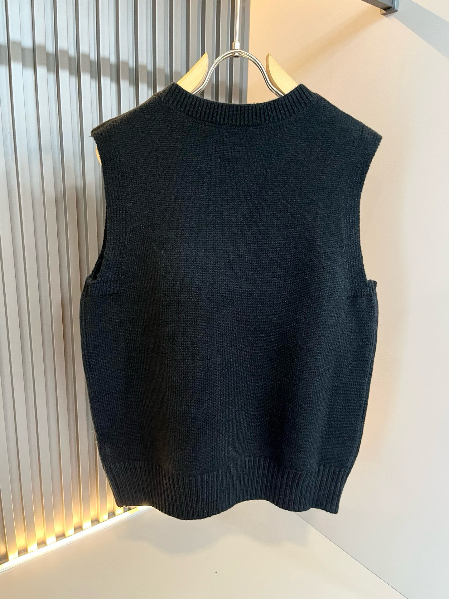 Loro Piana诺悠翩雅 2025秋冬男士最新的贸易订单针织马甲，全品相！！上身舒适透气，不僵硬，整