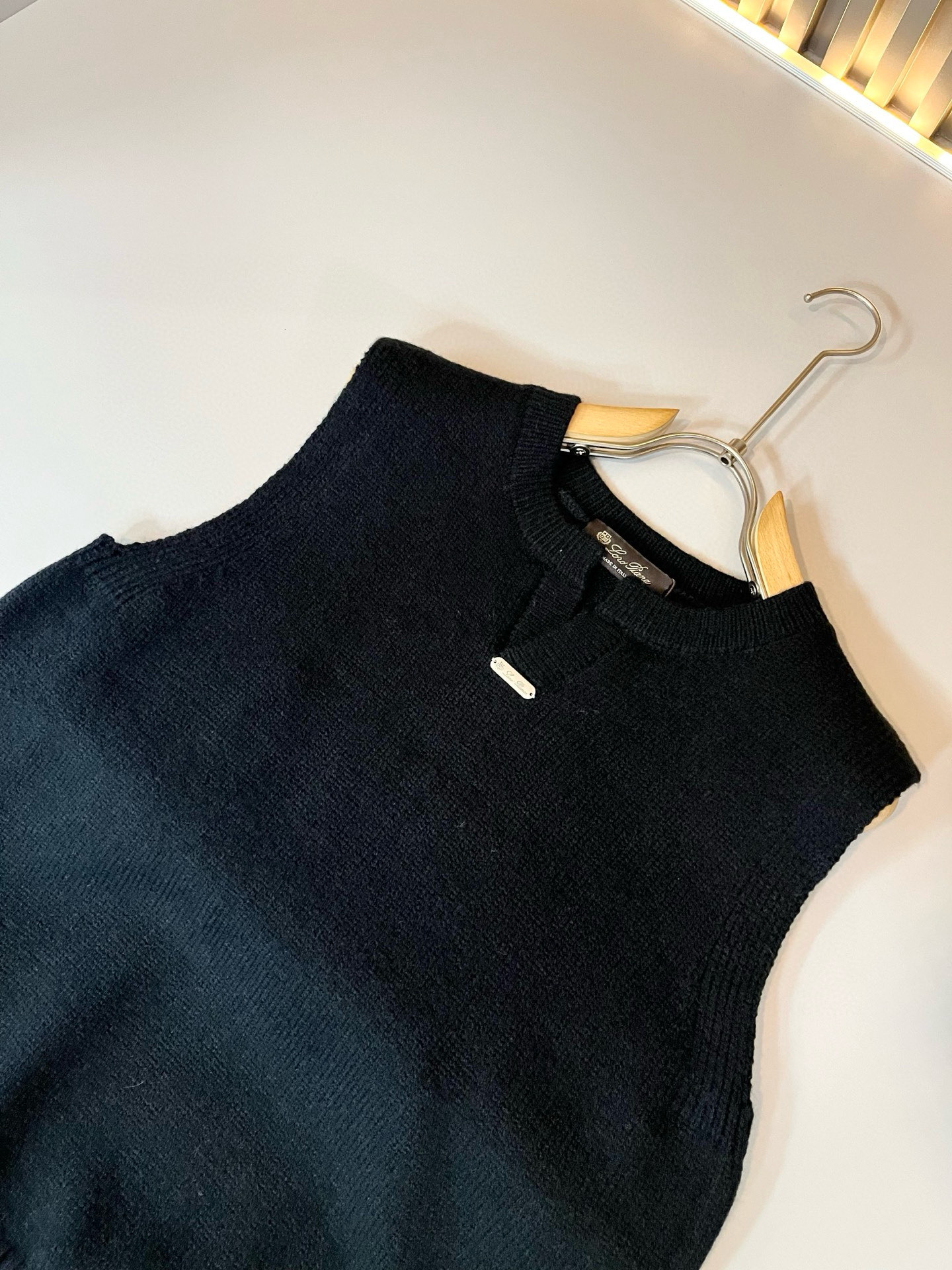 Loro Piana诺悠翩雅 2025秋冬男士最新的贸易订单针织马甲，全品相！！上身舒适透气，不僵硬，整