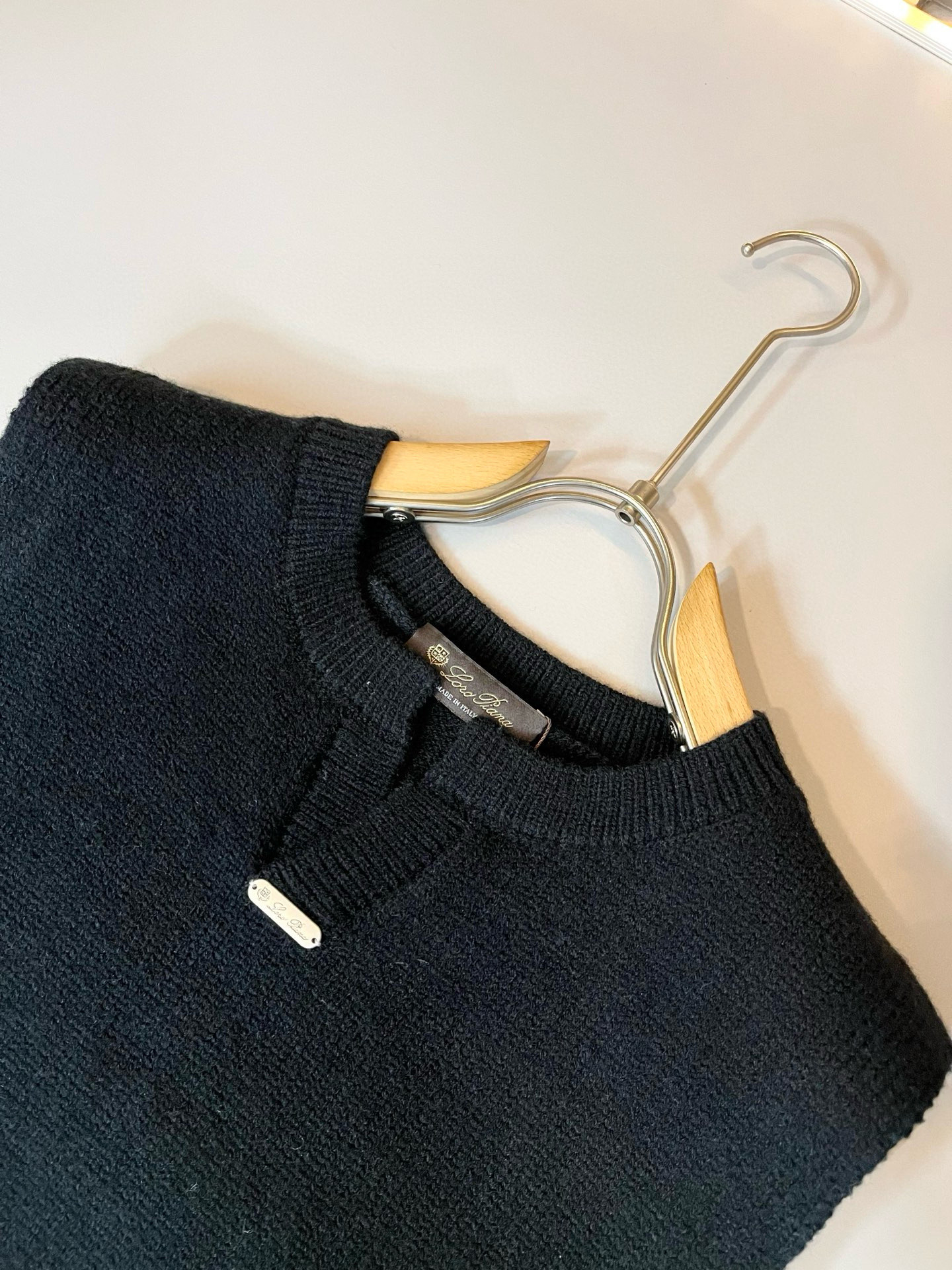 Loro Piana诺悠翩雅 2025秋冬男士最新的贸易订单针织马甲，全品相！！上身舒适透气，不僵硬，整