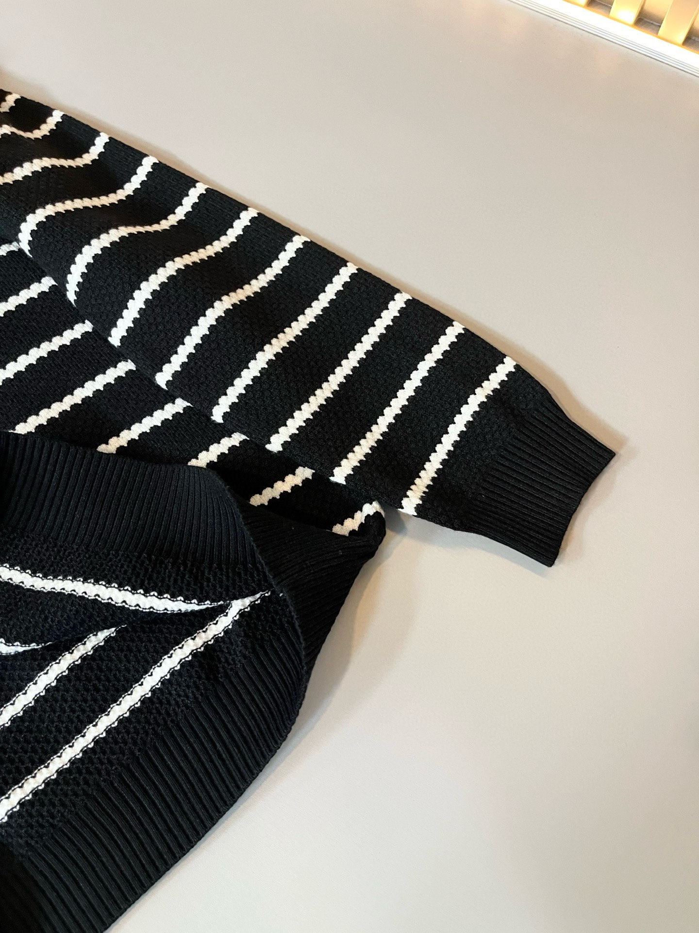 PRAD*A普*达2025秋冬新款男士针织羊毛衫，最新款全网独家首上！！~既经典有时尚百搭，谁不爱啊，将