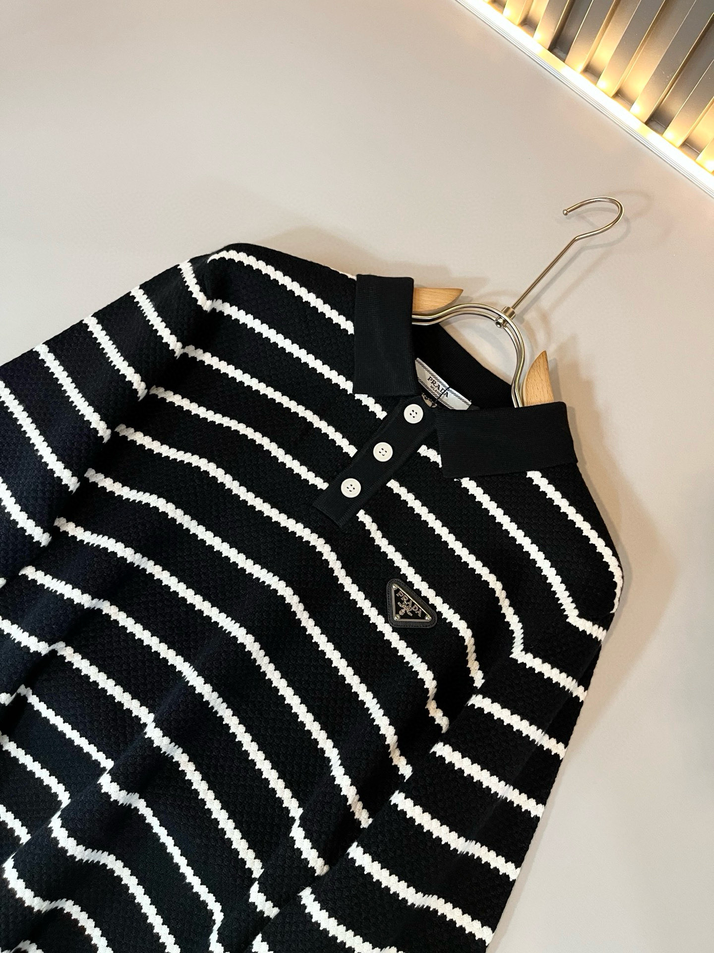 PRAD*A普*达2025秋冬新款男士针织羊毛衫，最新款全网独家首上！！~既经典有时尚百搭，谁不爱啊，将