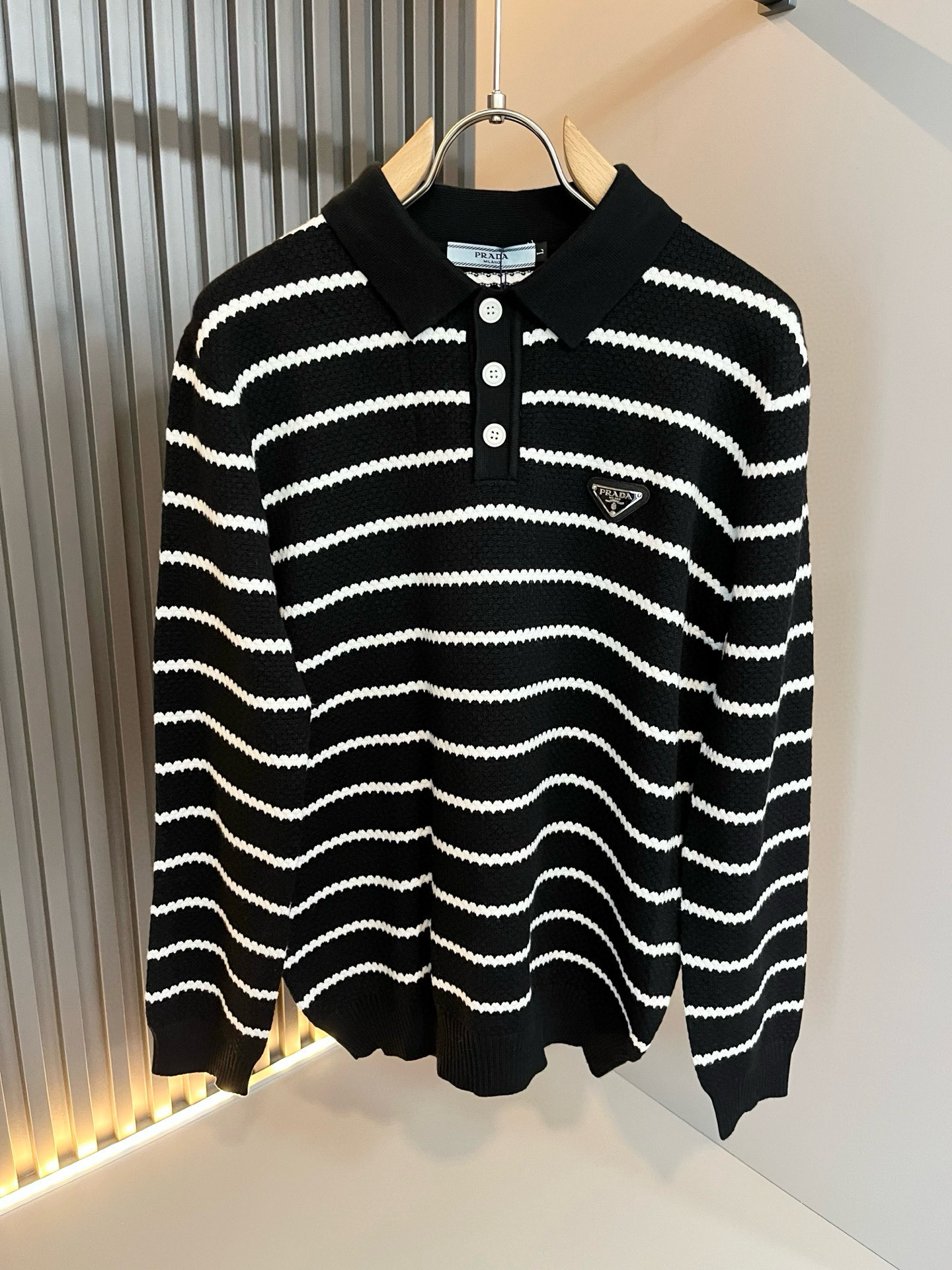 PRAD*A普*达2025秋冬新款男士针织羊毛衫，最新款全网独家首上！！~既经典有时尚百搭，谁不爱啊，将