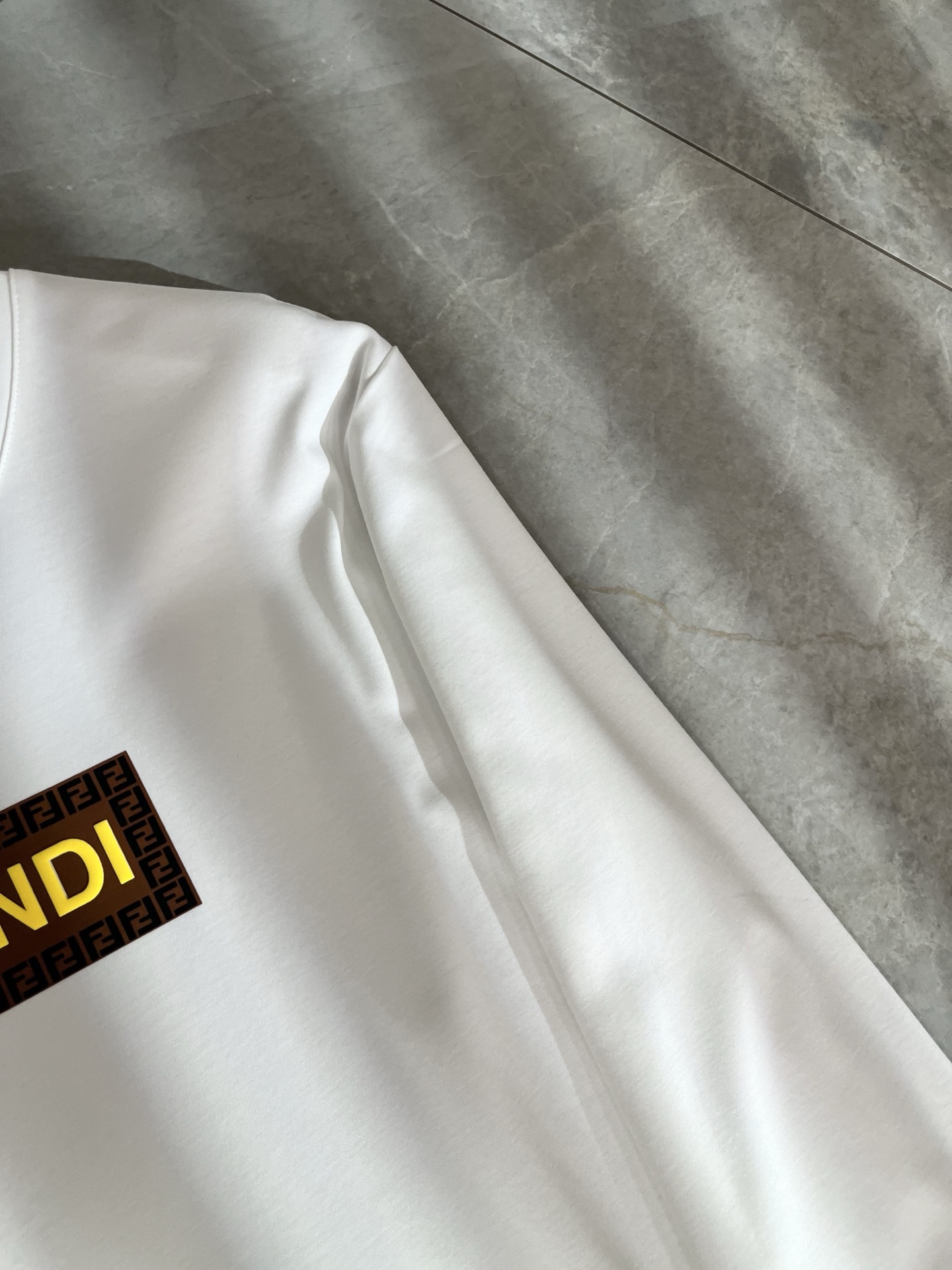 FEN*I 芬*迪2025秋冬新款FD家族FF男女同款👫打底衫，男女同款👫百搭极简短袖。意大利原厂订单，