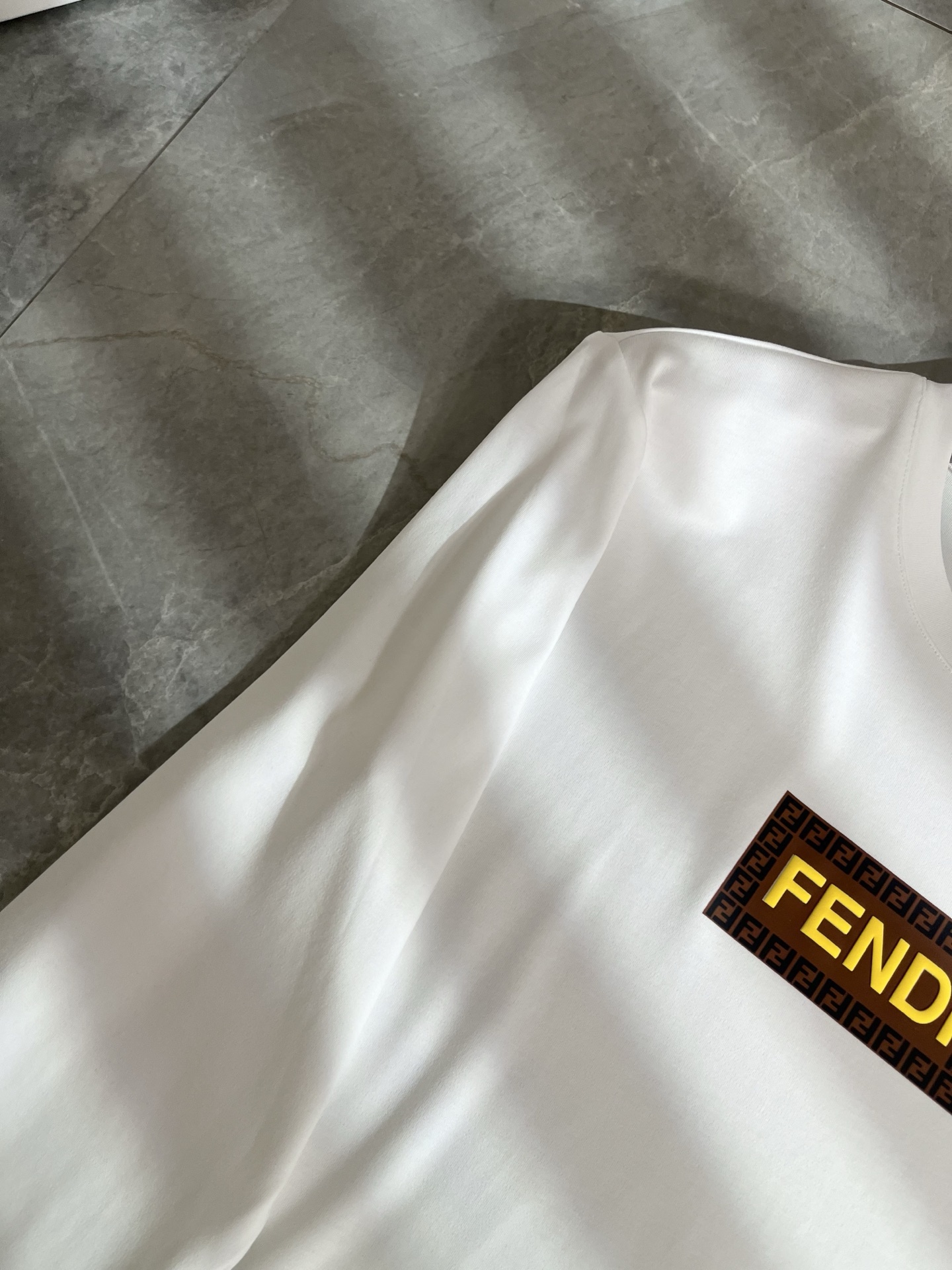 FEN*I 芬*迪2025秋冬新款FD家族FF男女同款👫打底衫，男女同款👫百搭极简短袖。意大利原厂订单，