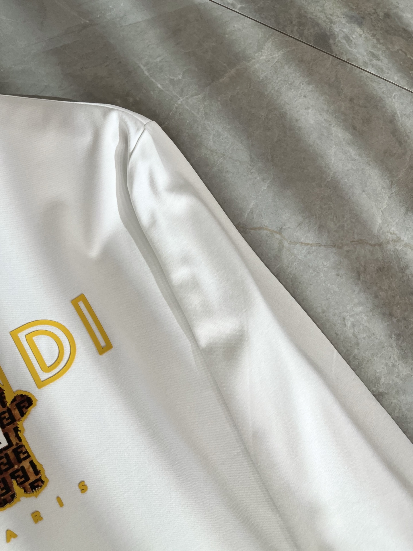 FEN*I 芬*迪2025秋冬新款FD家族FF男女同款👫打底衫，男女同款👫百搭极简短袖。意大利原厂订单，