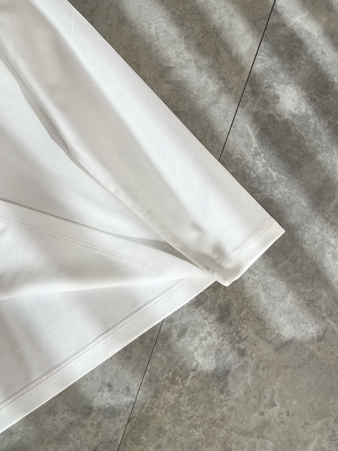 FEN*I 芬*迪2025秋冬新款FD家族FF男女同款👫打底衫，男女同款👫百搭极简短袖。意大利原厂订单，