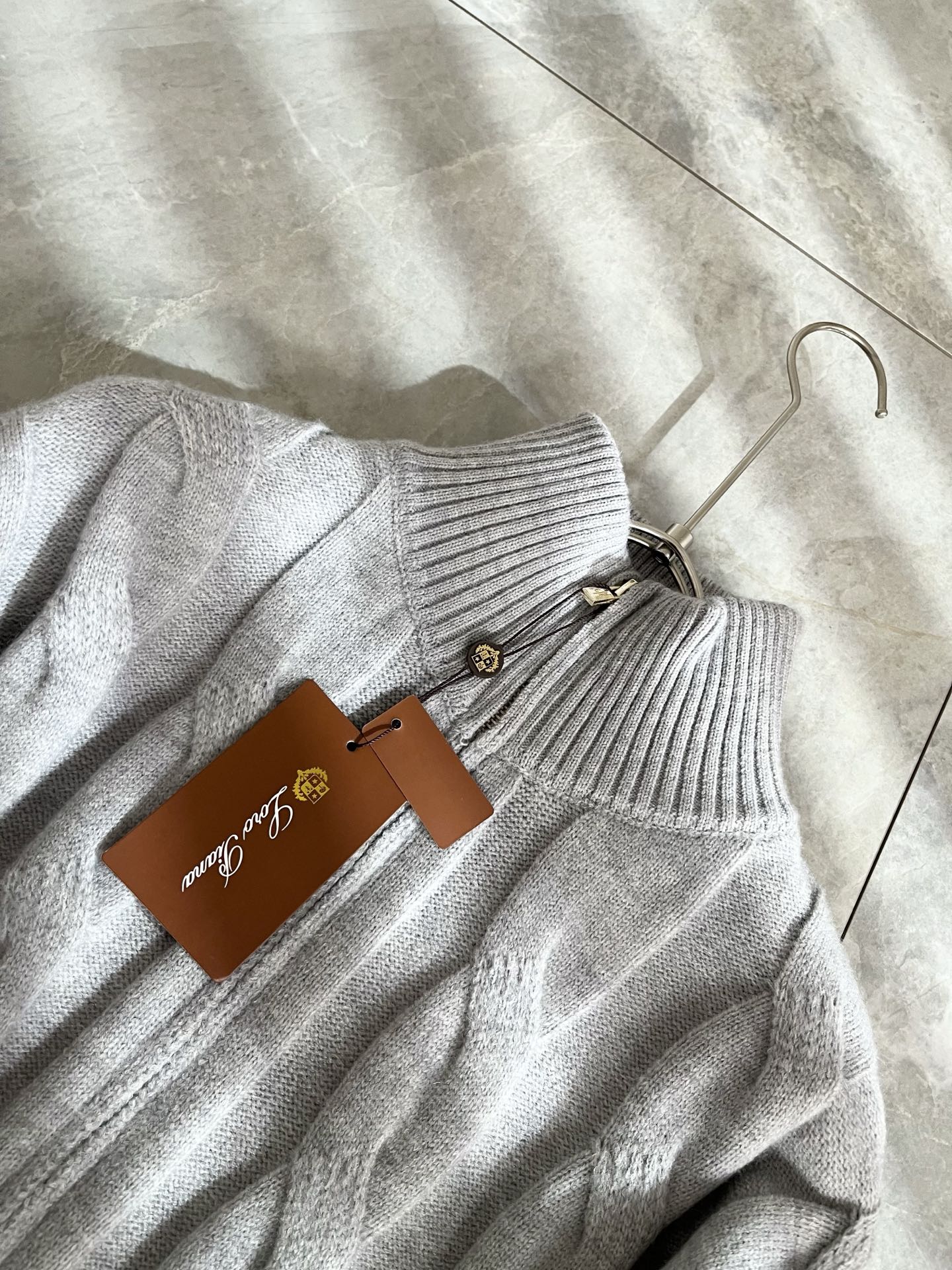 Loro Piana诺悠翩雅 2025秋冬男士最新的贸易订单针织羊毛开衫，全品相！！上身舒适透气，不僵硬