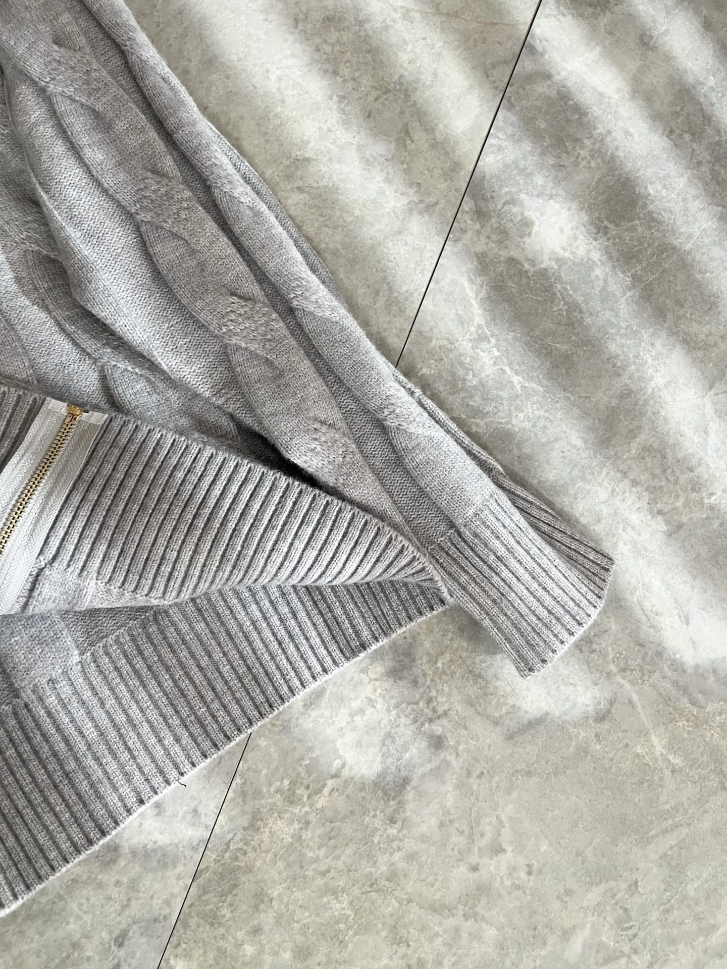 Loro Piana诺悠翩雅 2025秋冬男士最新的贸易订单针织羊毛开衫，全品相！！上身舒适透气，不僵硬