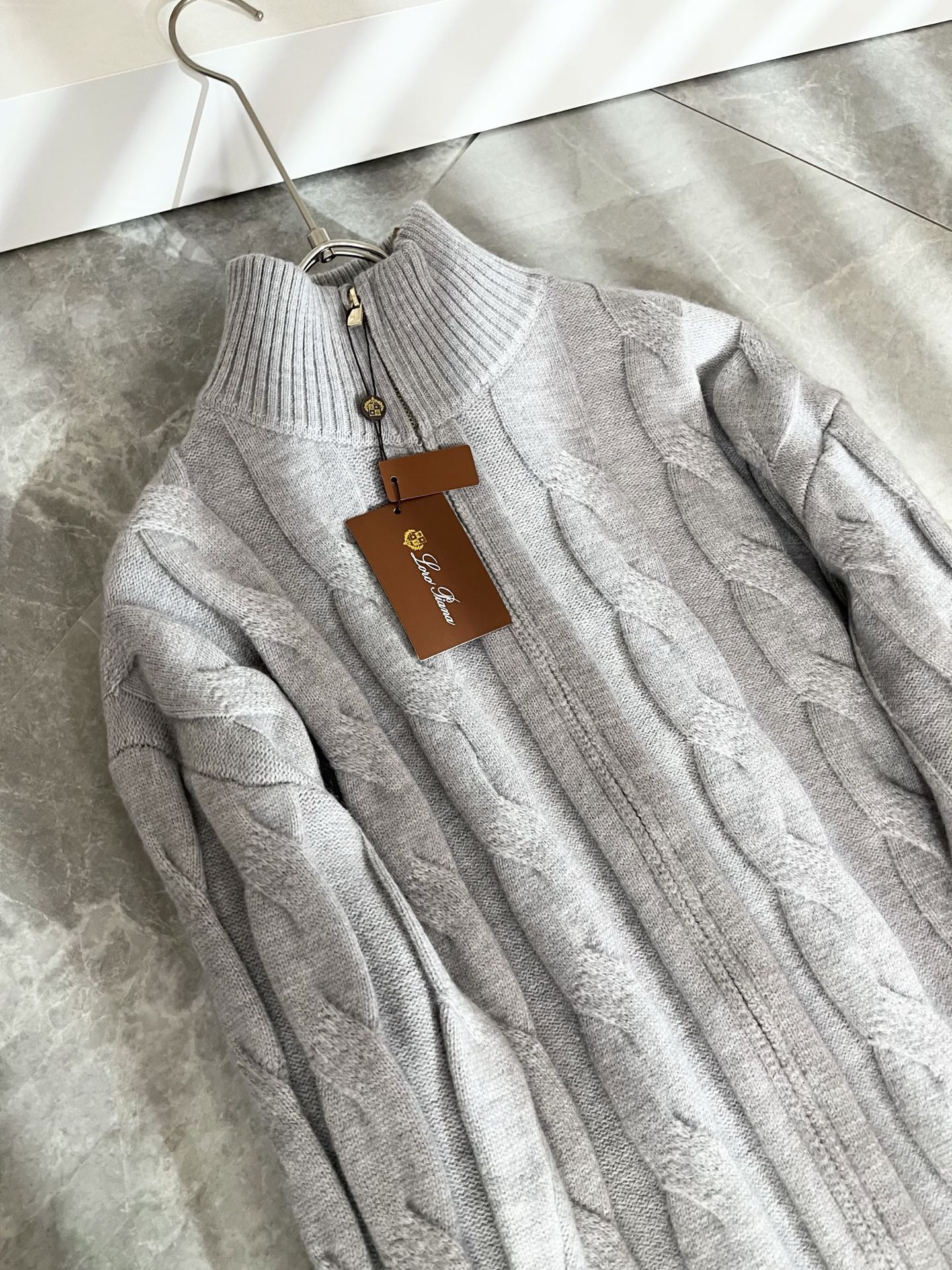 Loro Piana诺悠翩雅 2025秋冬男士最新的贸易订单针织羊毛开衫，全品相！！上身舒适透气，不僵硬