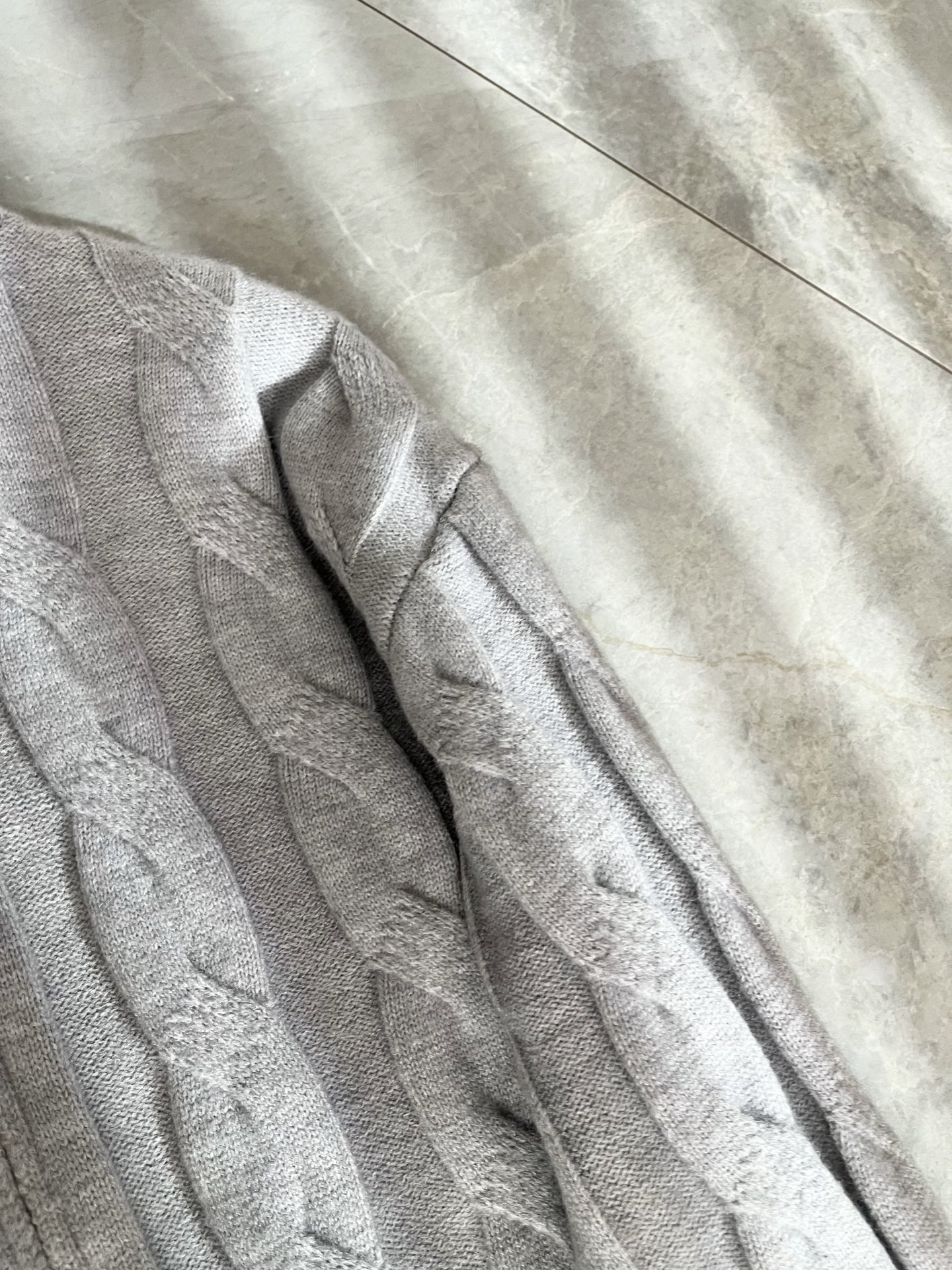 Loro Piana诺悠翩雅 2025秋冬男士最新的贸易订单针织羊毛开衫，全品相！！上身舒适透气，不僵硬