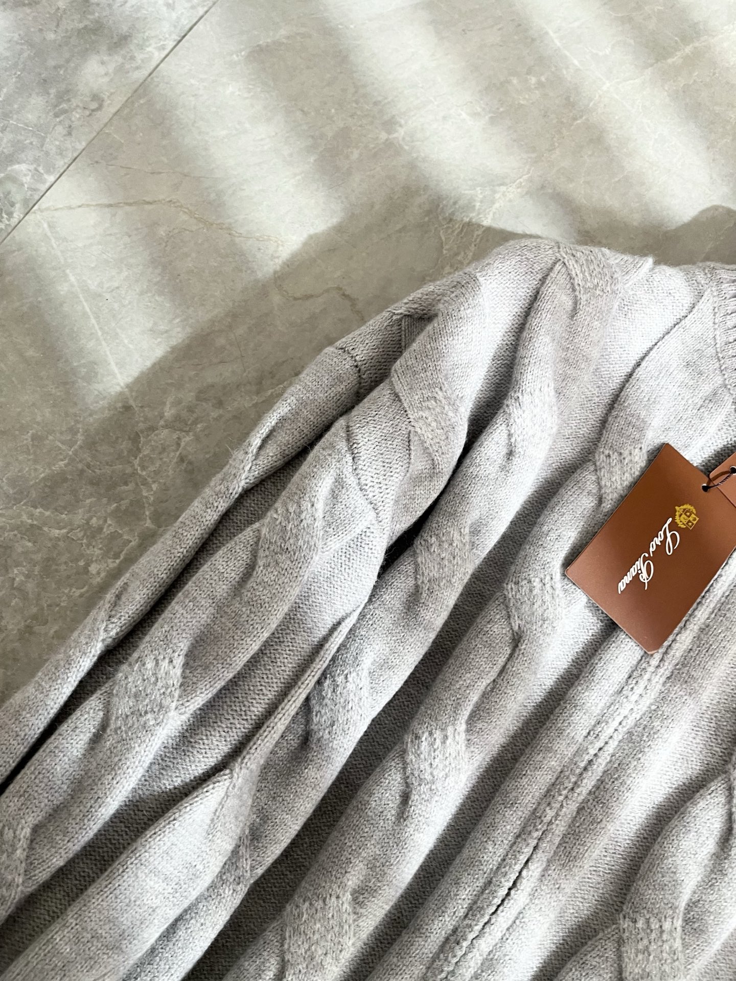 Loro Piana诺悠翩雅 2025秋冬男士最新的贸易订单针织羊毛开衫，全品相！！上身舒适透气，不僵硬