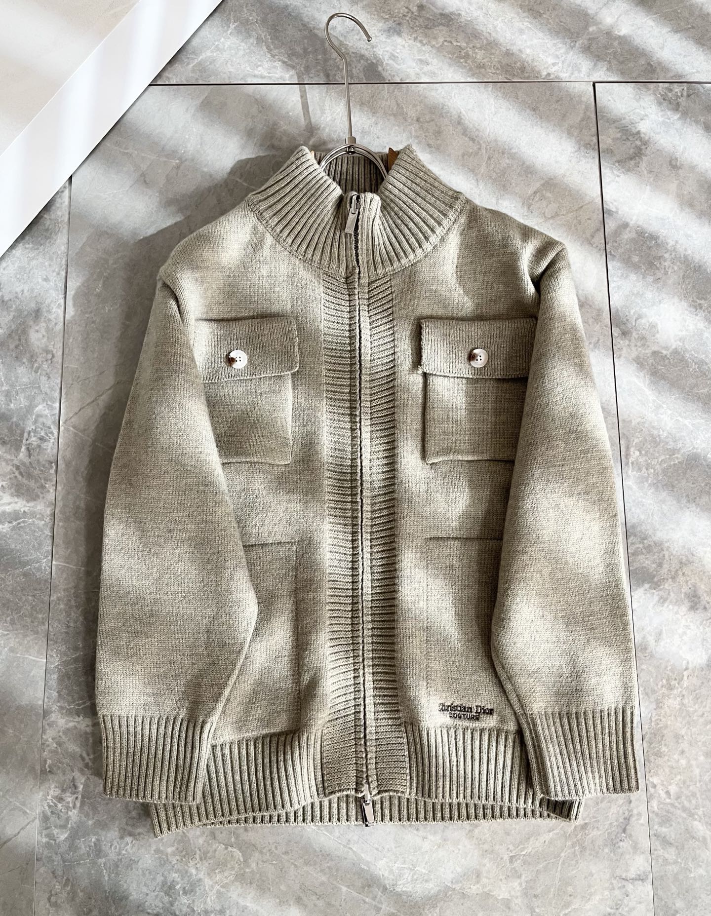 Dio*迪家 2025秋冬新款男女同款👫针织羊毛开衫，专柜同步发售！定制专属羊毛🐑面料，从容百搭，档次极