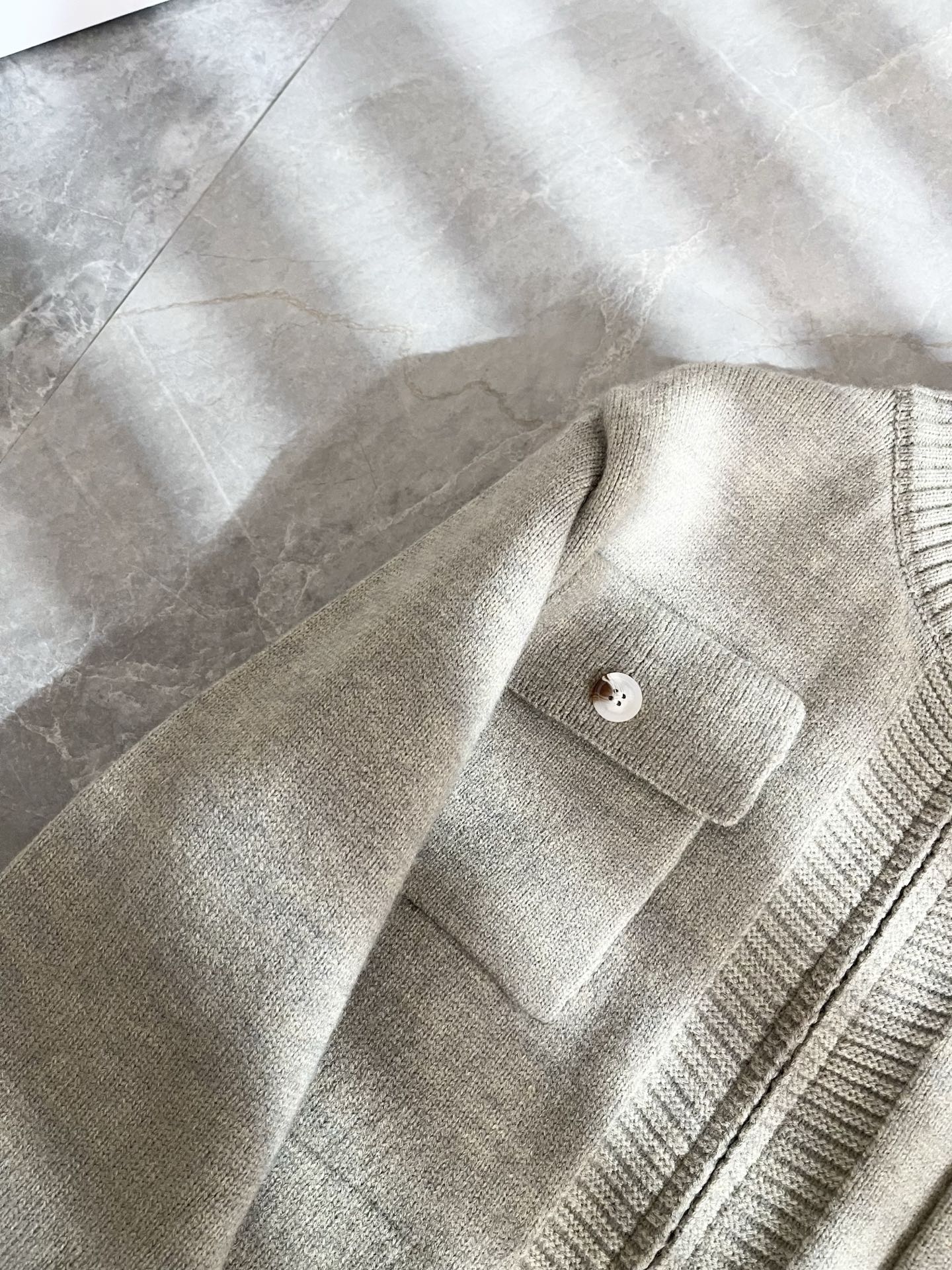 Dio*迪家 2025秋冬新款男女同款👫针织羊毛开衫，专柜同步发售！定制专属羊毛🐑面料，从容百搭，档次极