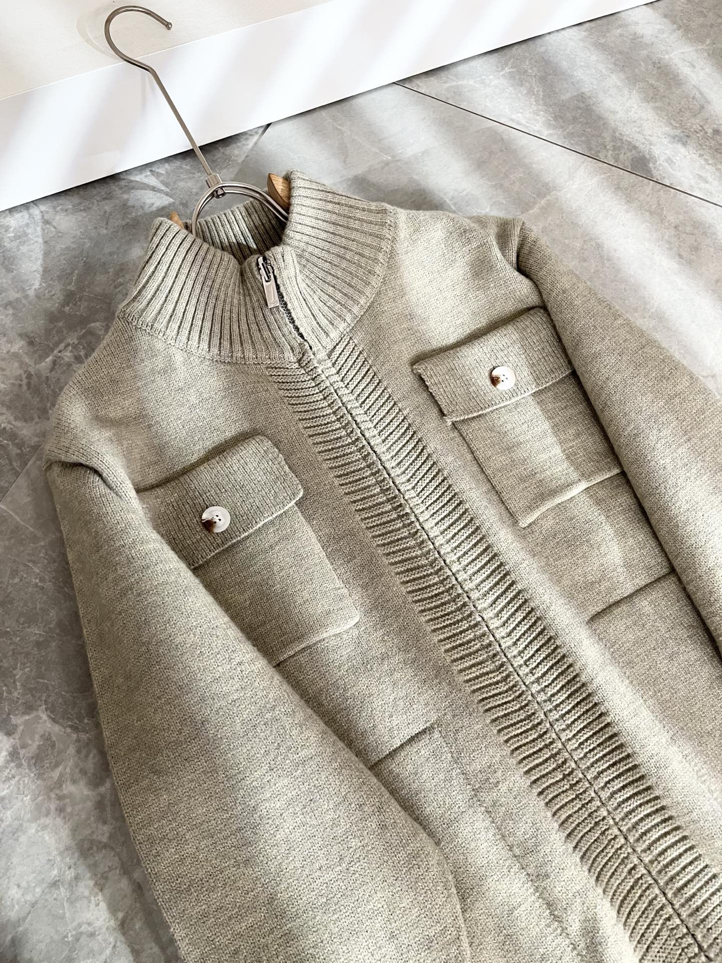 Dio*迪家 2025秋冬新款男女同款👫针织羊毛开衫，专柜同步发售！定制专属羊毛🐑面料，从容百搭，档次极