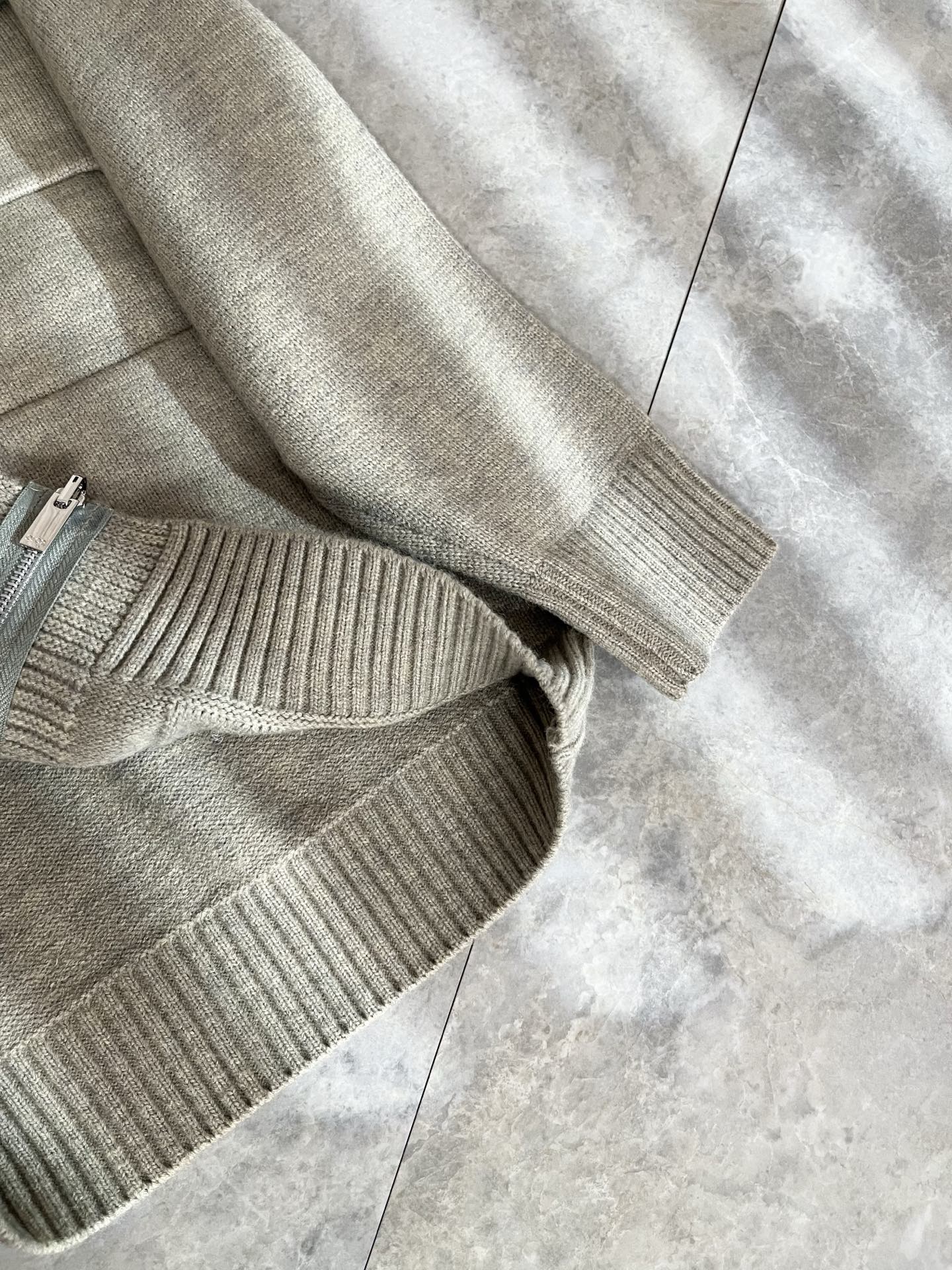 Dio*迪家 2025秋冬新款男女同款👫针织羊毛开衫，专柜同步发售！定制专属羊毛🐑面料，从容百搭，档次极