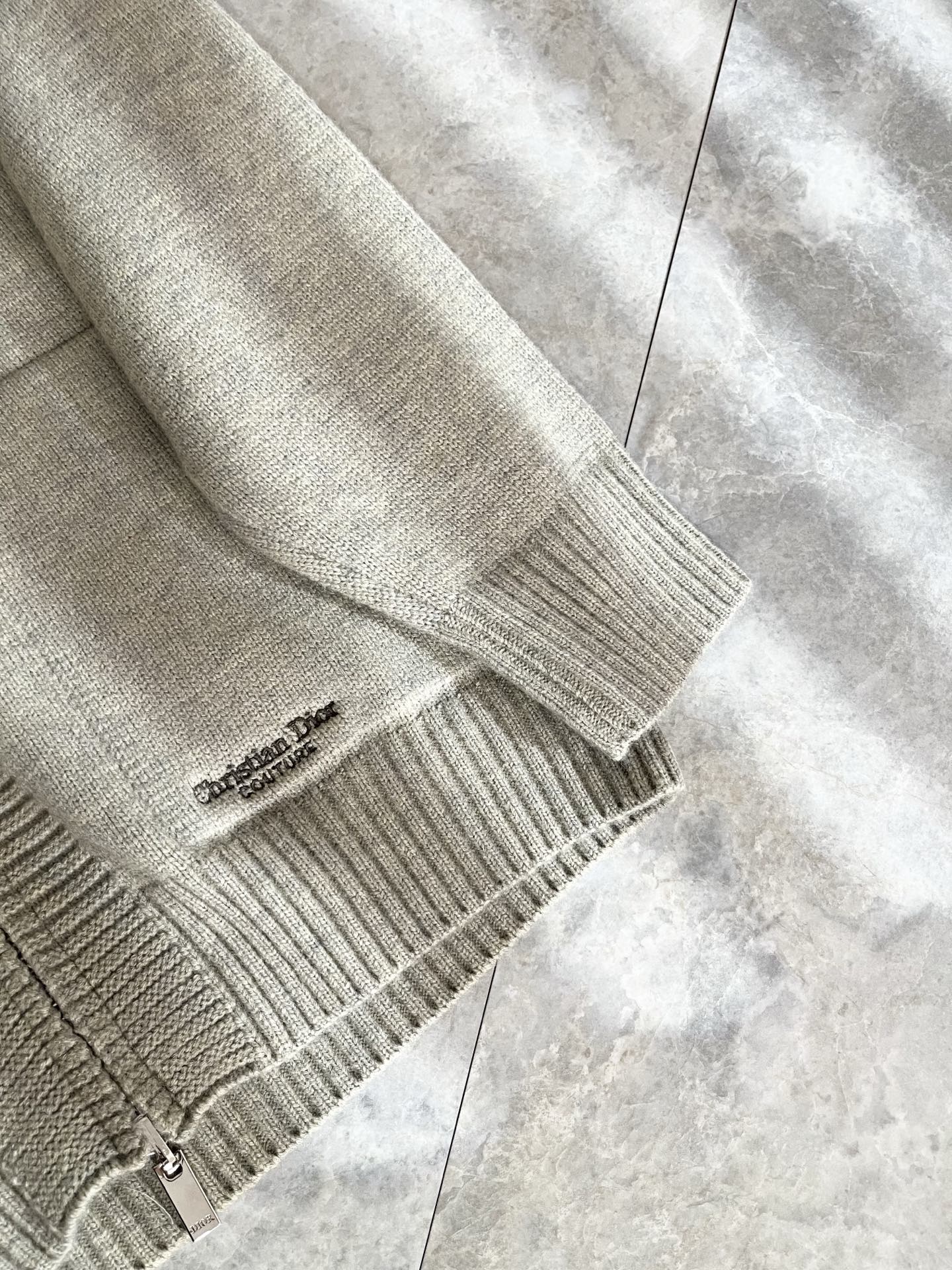 Dio*迪家 2025秋冬新款男女同款👫针织羊毛开衫，专柜同步发售！定制专属羊毛🐑面料，从容百搭，档次极