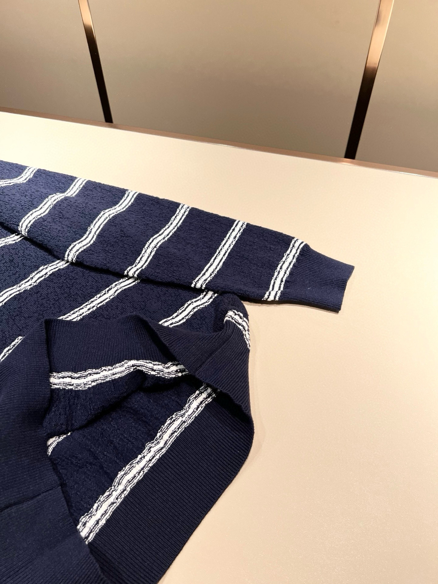 Loro Piana诺悠翩雅 2025秋冬男士最新的贸易订单针织羊毛衫，全品相！！上身舒适透气，不僵硬，