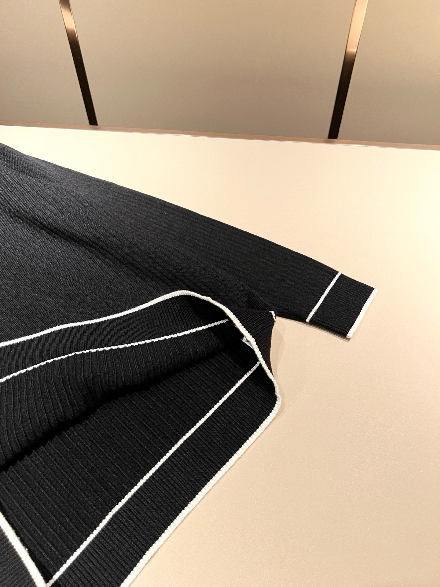 Loro Piana诺悠翩雅 2025秋冬男士最新的贸易订单针织羊毛衫，全品相！！上身舒适透气，不僵硬，