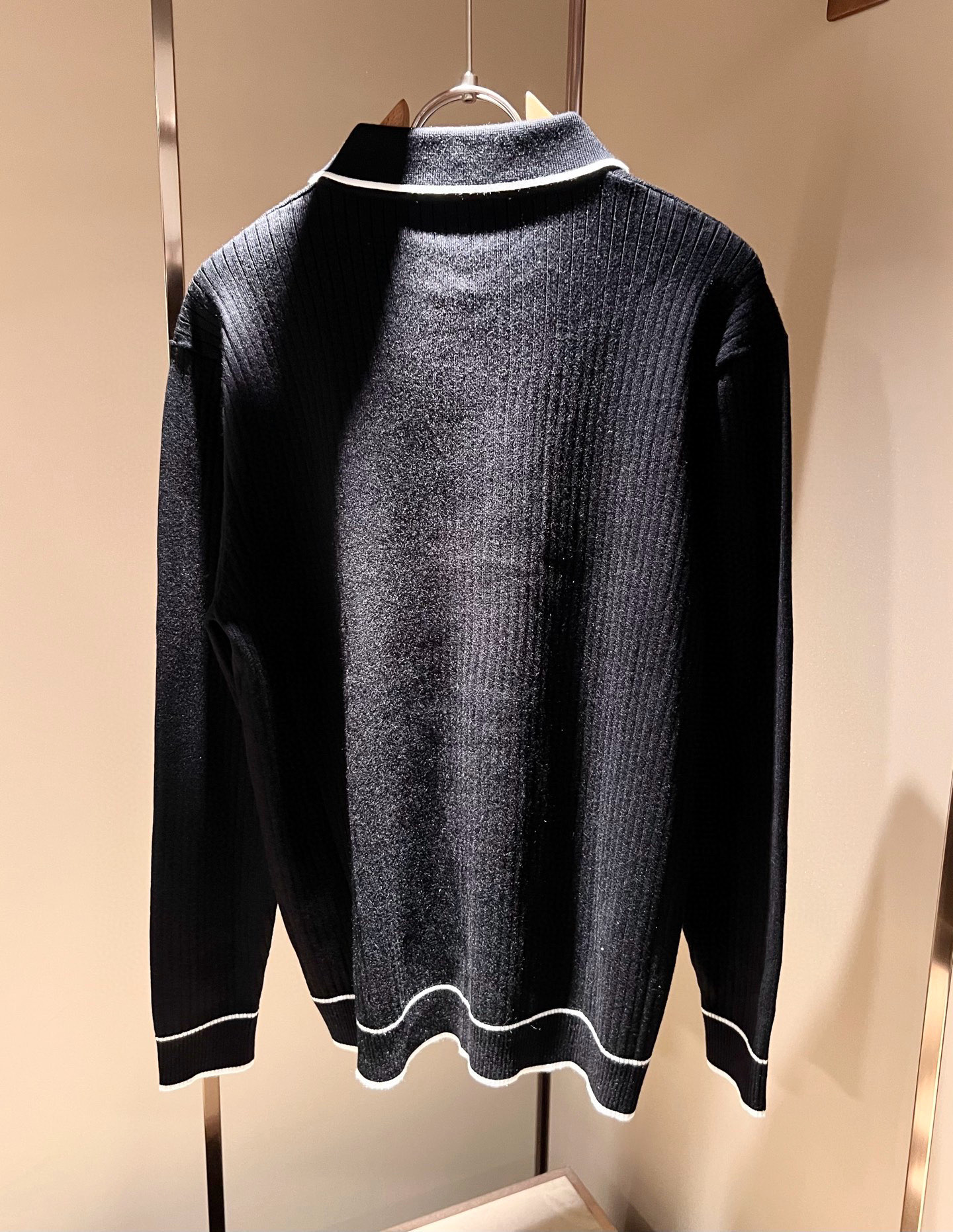 Loro Piana诺悠翩雅 2025秋冬男士最新的贸易订单针织羊毛衫，全品相！！上身舒适透气，不僵硬，