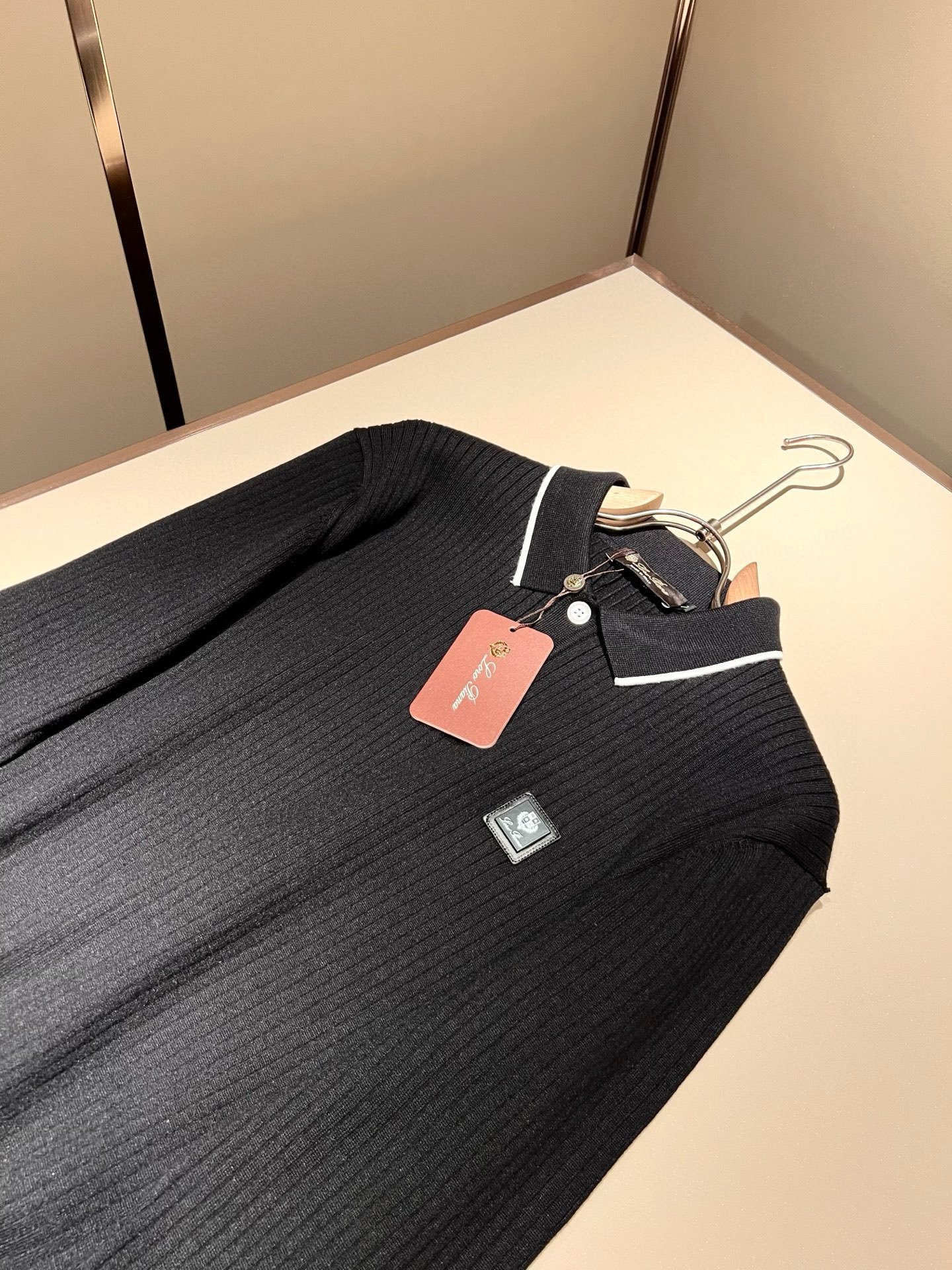 Loro Piana诺悠翩雅 2025秋冬男士最新的贸易订单针织羊毛衫，全品相！！上身舒适透气，不僵硬，