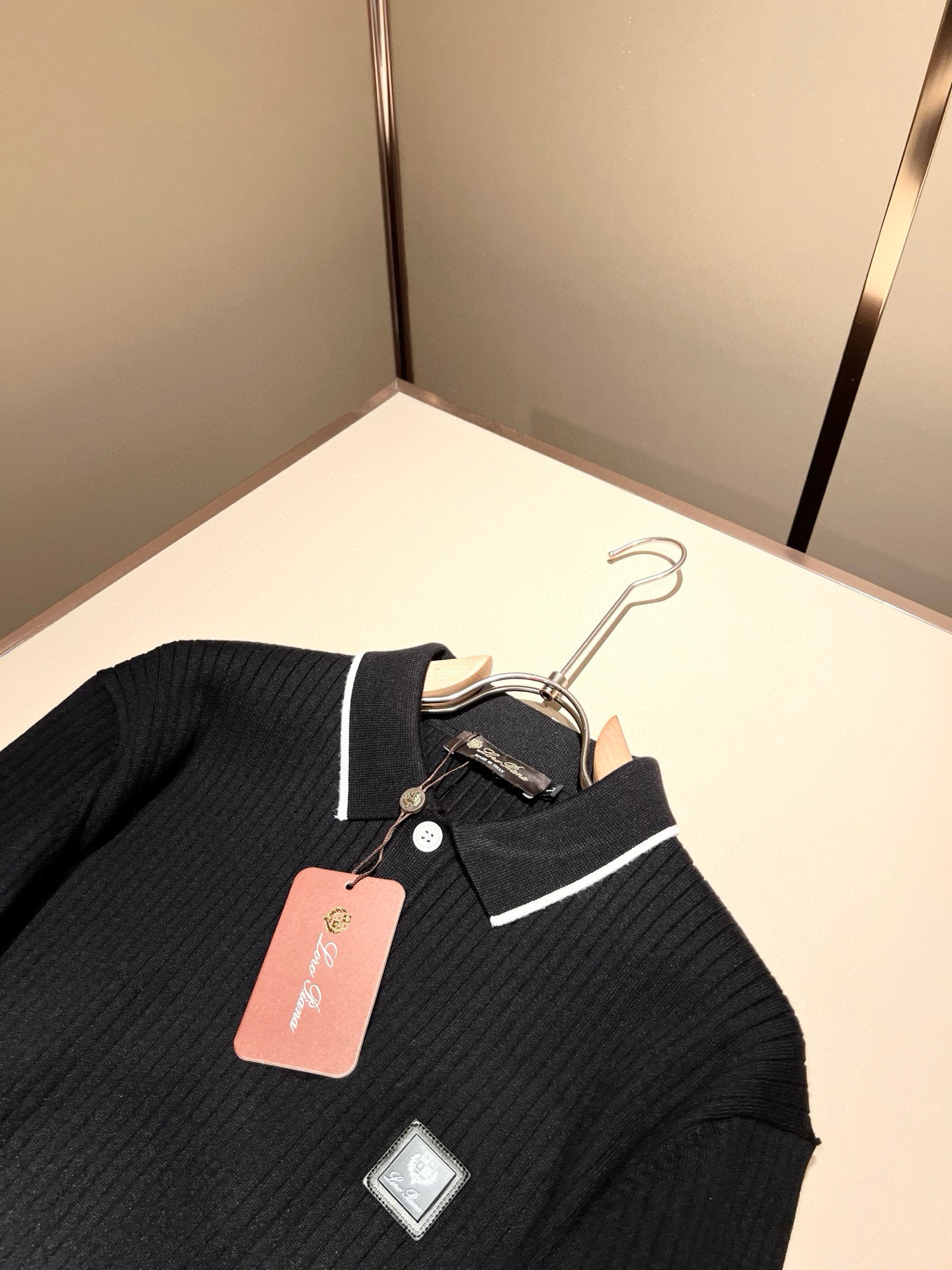 Loro Piana诺悠翩雅 2025秋冬男士最新的贸易订单针织羊毛衫，全品相！！上身舒适透气，不僵硬，