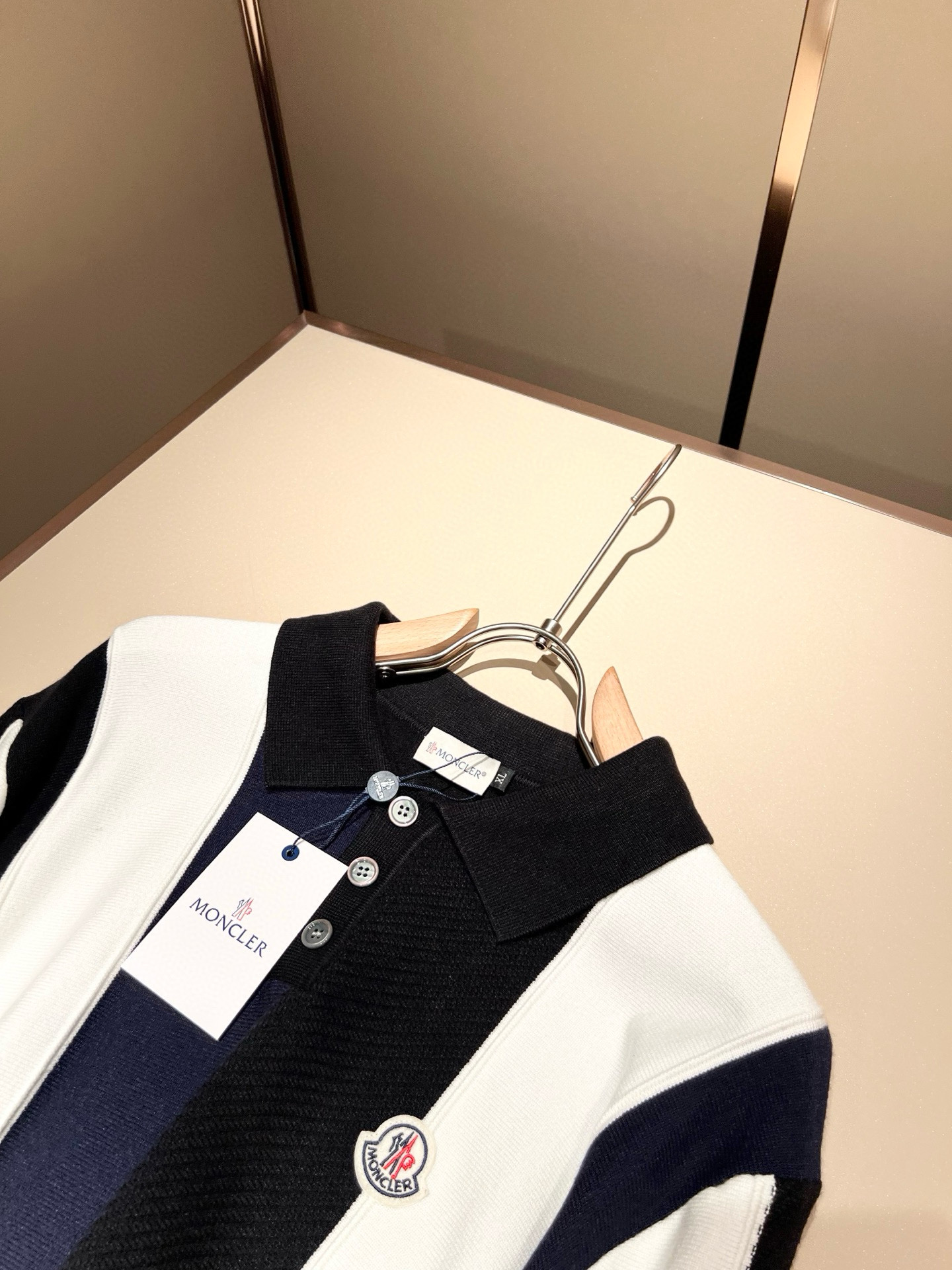 Moncl*r蒙*口 2025秋冬男女同款情侣款👫最新的贸易订单针织羊毛衫，全品相！！网红款！工艺采用针