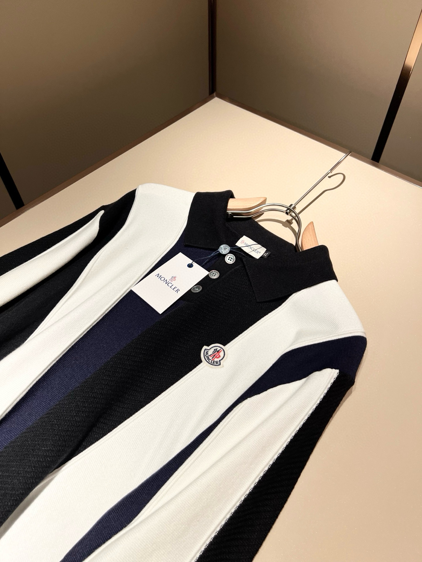 Moncl*r蒙*口 2025秋冬男女同款情侣款👫最新的贸易订单针织羊毛衫，全品相！！网红款！工艺采用针