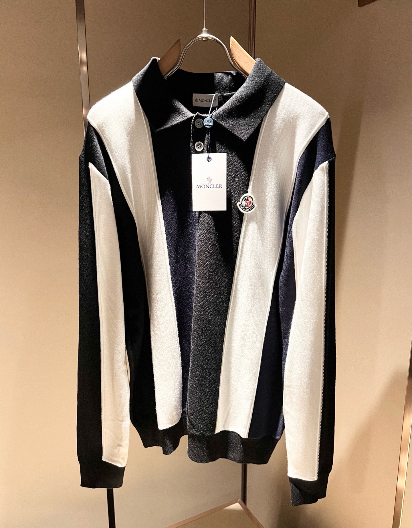 Moncl*r蒙*口 2025秋冬男女同款情侣款👫最新的贸易订单针织羊毛衫，全品相！！网红款！工艺采用针