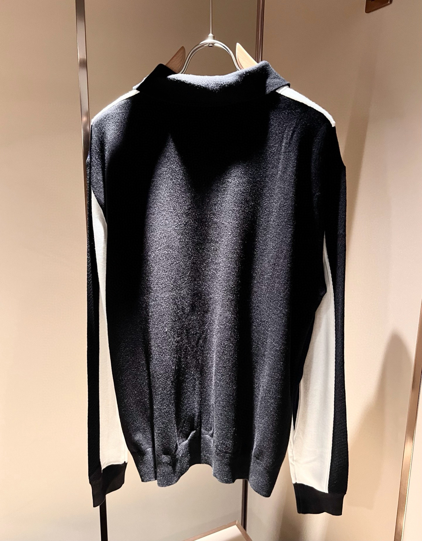 Moncl*r蒙*口 2025秋冬男女同款情侣款👫最新的贸易订单针织羊毛衫，全品相！！网红款！工艺采用针