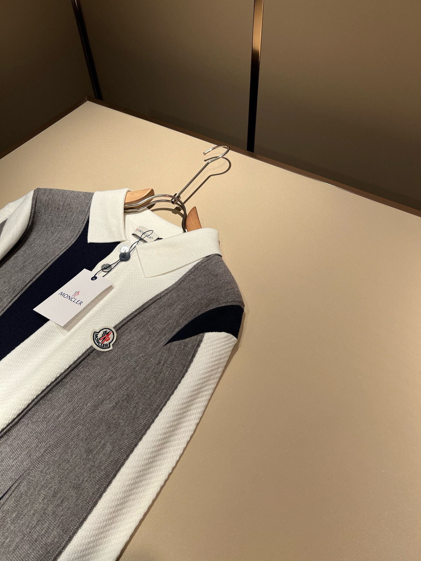 Moncl*r蒙*口 2025秋冬男女同款情侣款👫最新的贸易订单针织羊毛衫，全品相！！网红款！工艺采用针