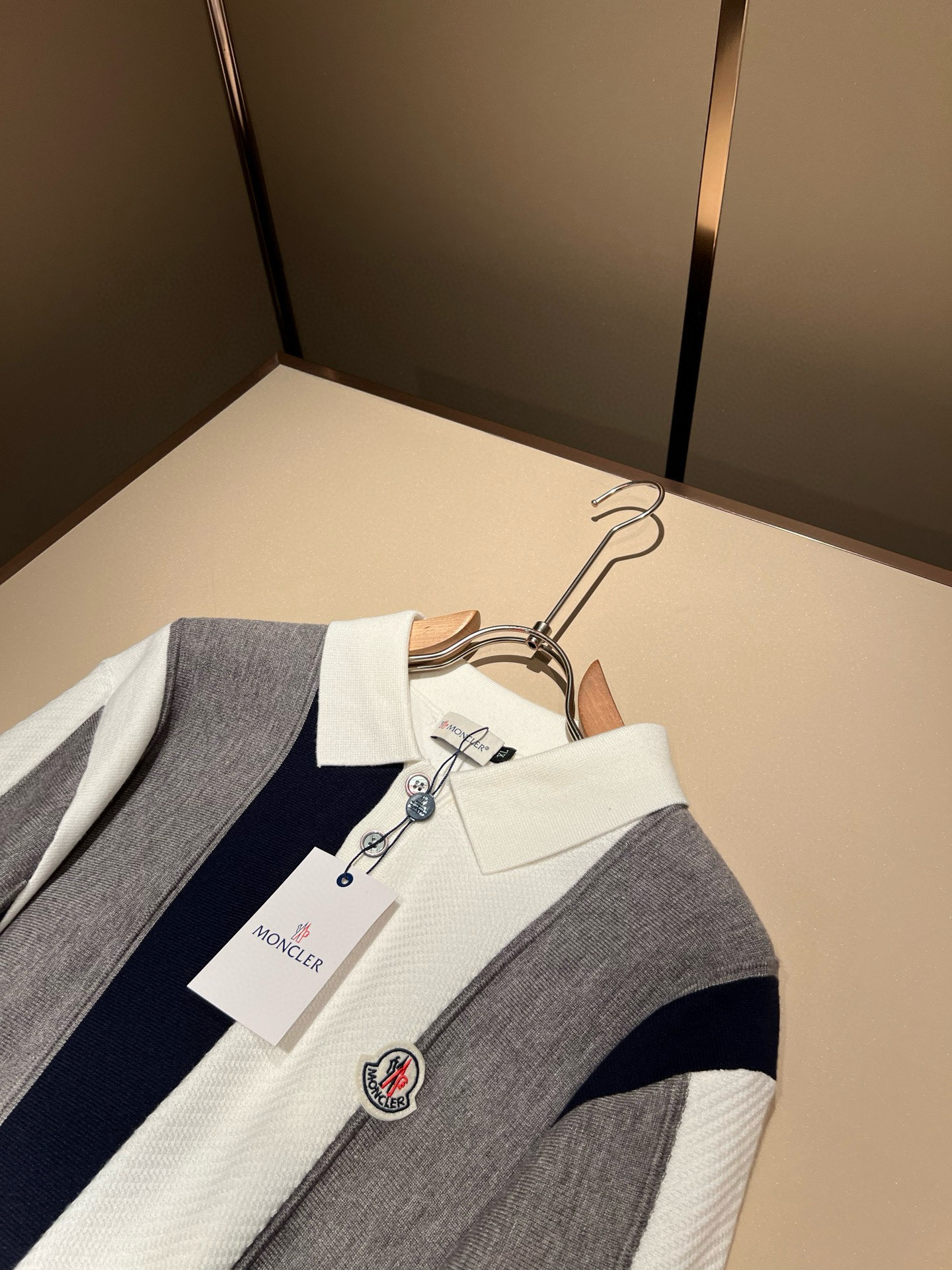 Moncl*r蒙*口 2025秋冬男女同款情侣款👫最新的贸易订单针织羊毛衫，全品相！！网红款！工艺采用针