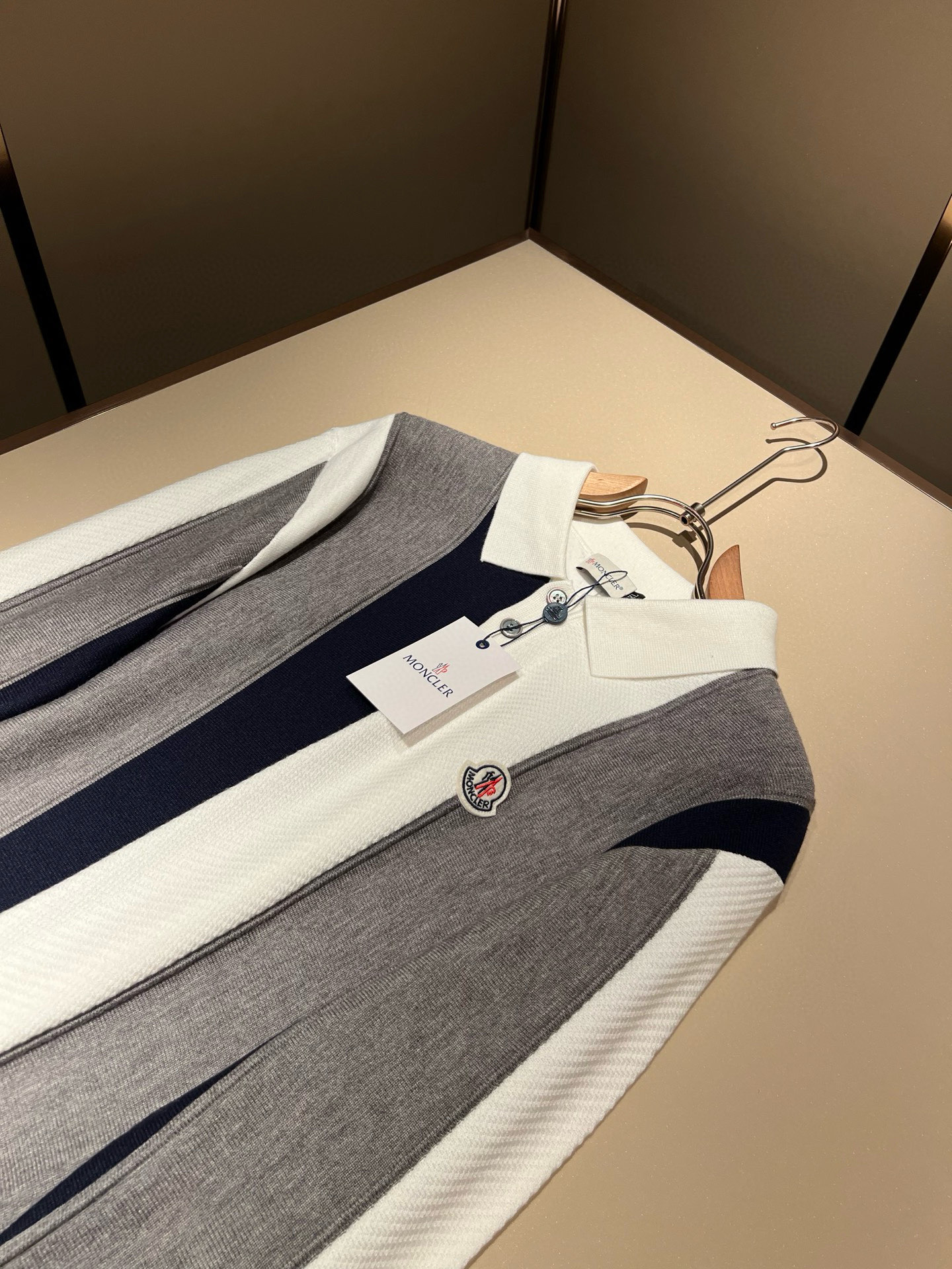 Moncl*r蒙*口 2025秋冬男女同款情侣款👫最新的贸易订单针织羊毛衫，全品相！！网红款！工艺采用针