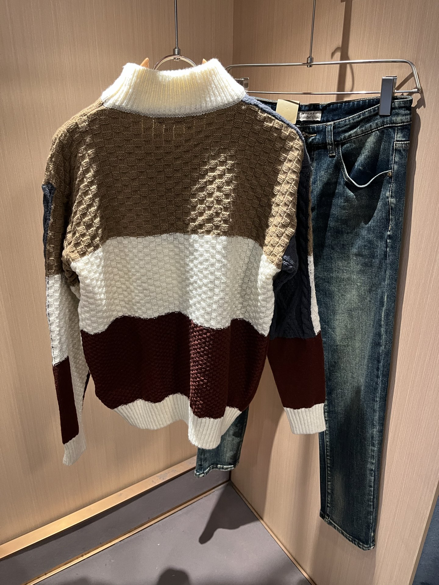 Louis Vuit*on 2025秋冬路易家族轻奢针织羊毛衫！男女同款👫装饰！ 路易家族的新高端，细节