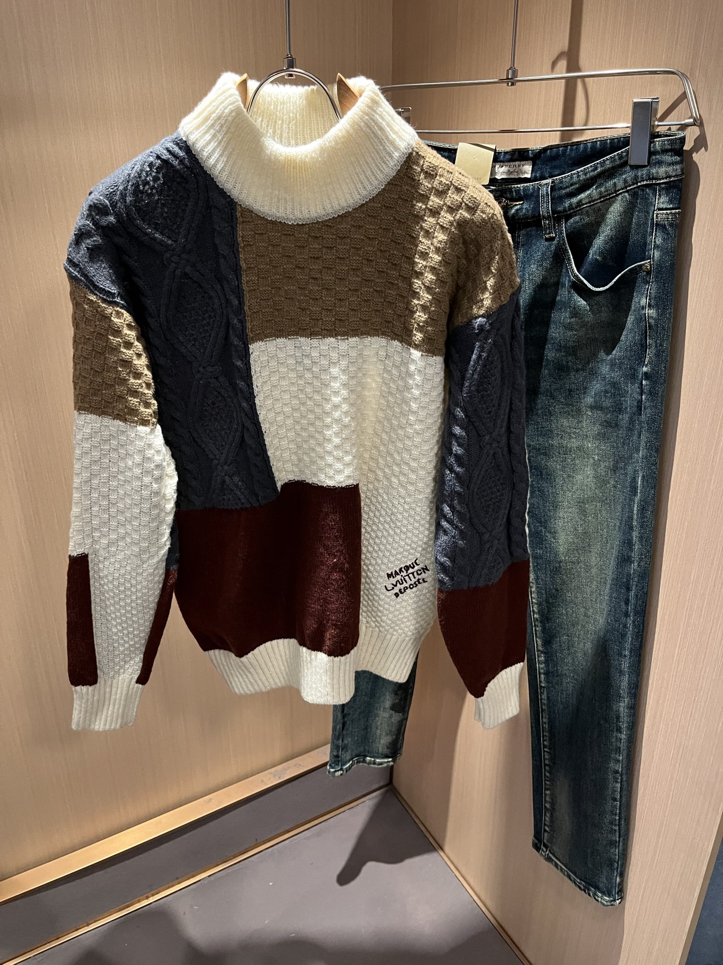 Louis Vuit*on 2025秋冬路易家族轻奢针织羊毛衫！男女同款👫装饰！ 路易家族的新高端，细节