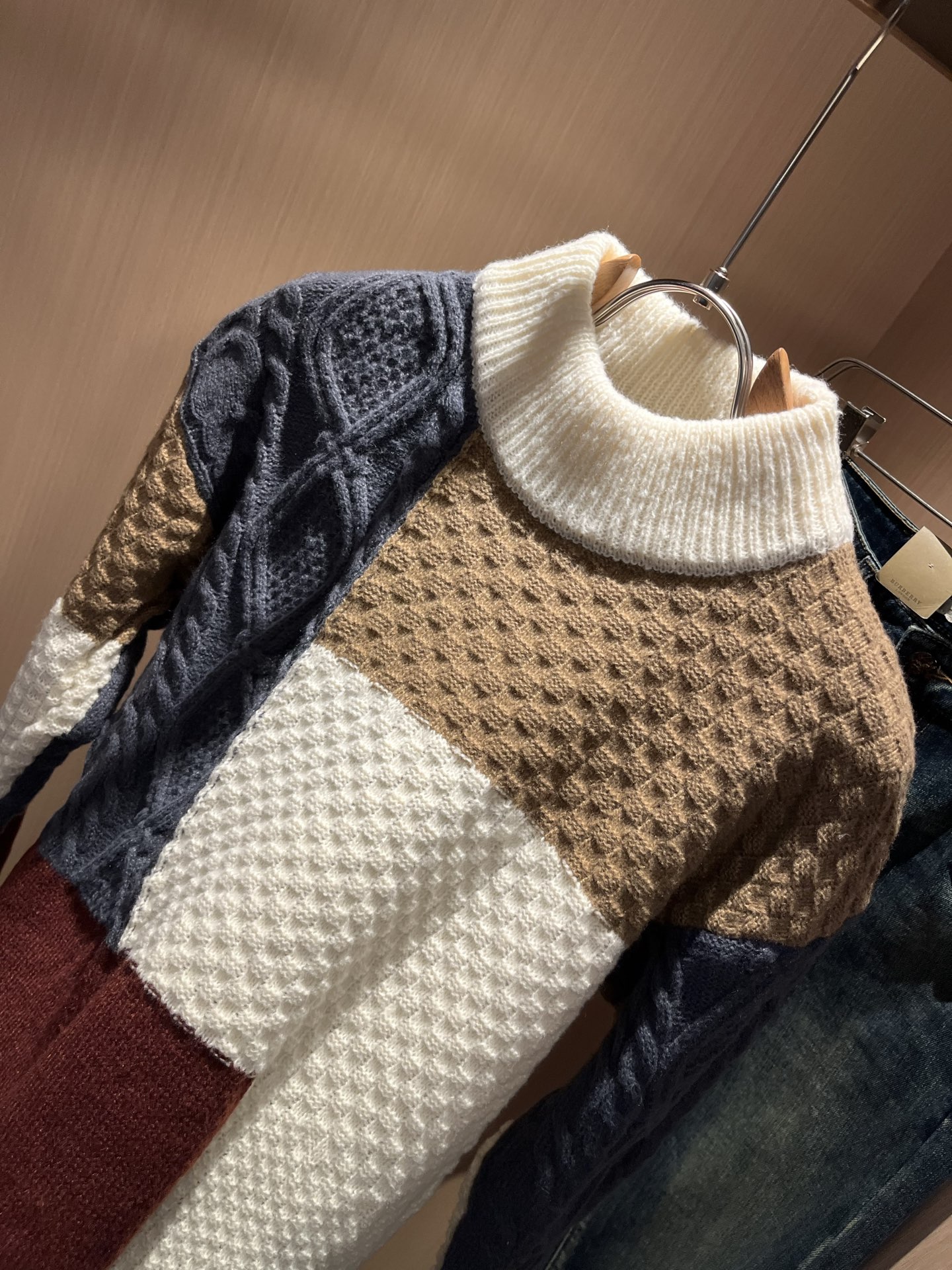 Louis Vuit*on 2025秋冬路易家族轻奢针织羊毛衫！男女同款👫装饰！ 路易家族的新高端，细节