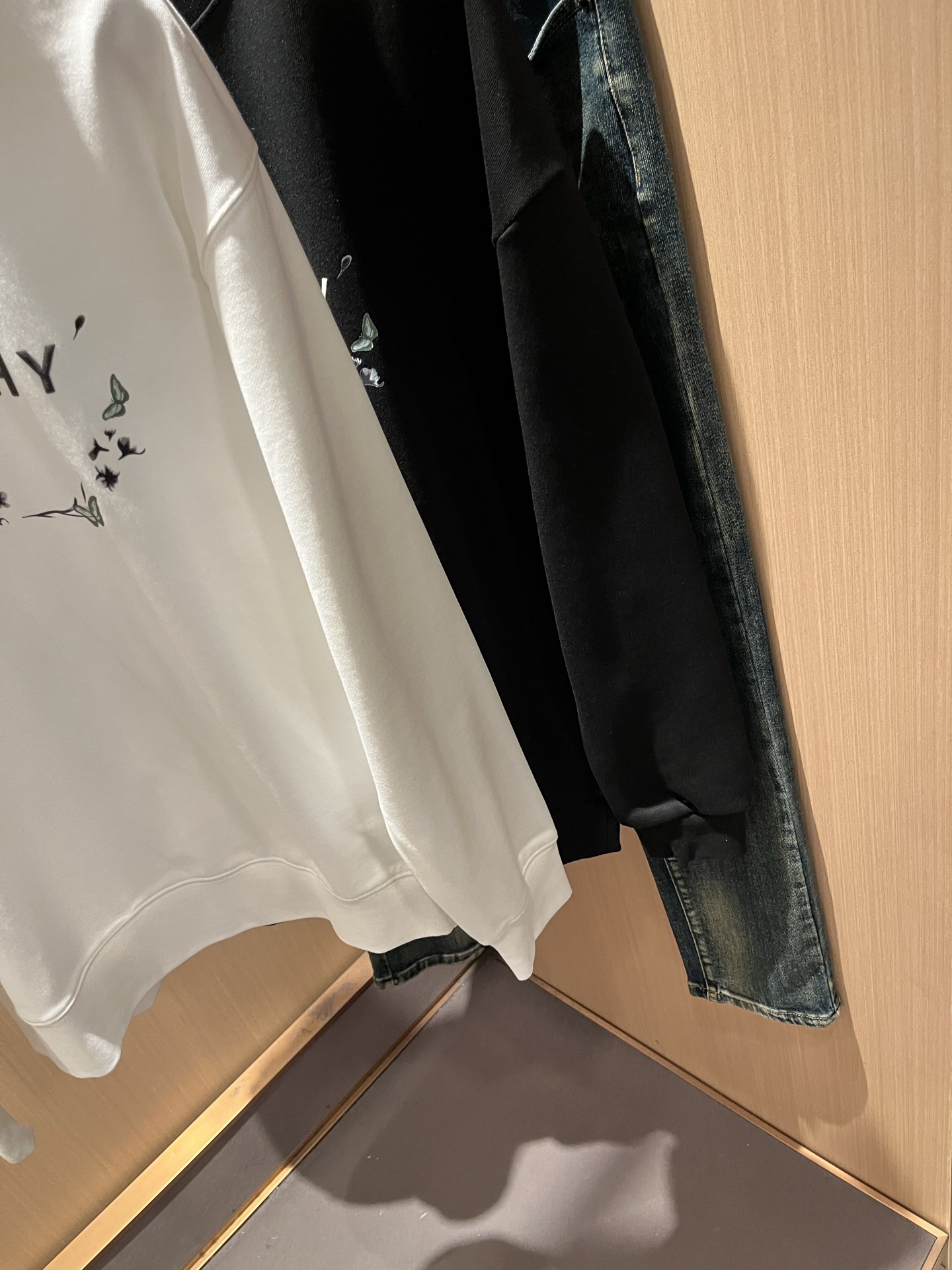 Giv*chy/纪*希2025秋冬新款男女同款👫卫衣，主创时尚注入了全新时尚能量。通过探索各种题材和性感