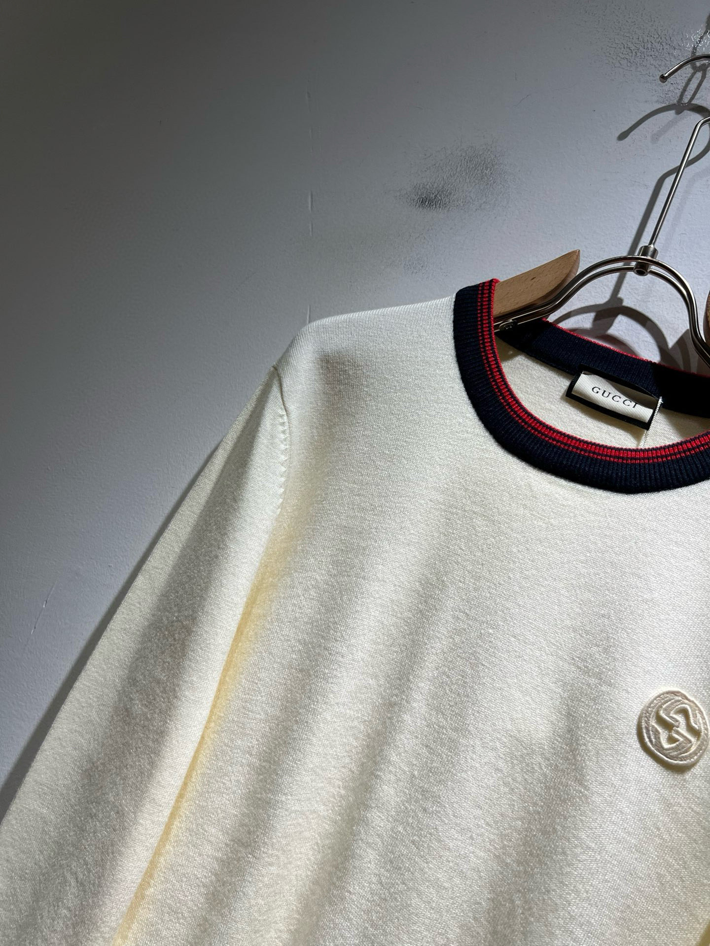 GUC*I 古家 2025秋冬新款男女同款👫 针织羊毛衫，胸前标志logo刺绣设计！贸易公司渠道稀出，同