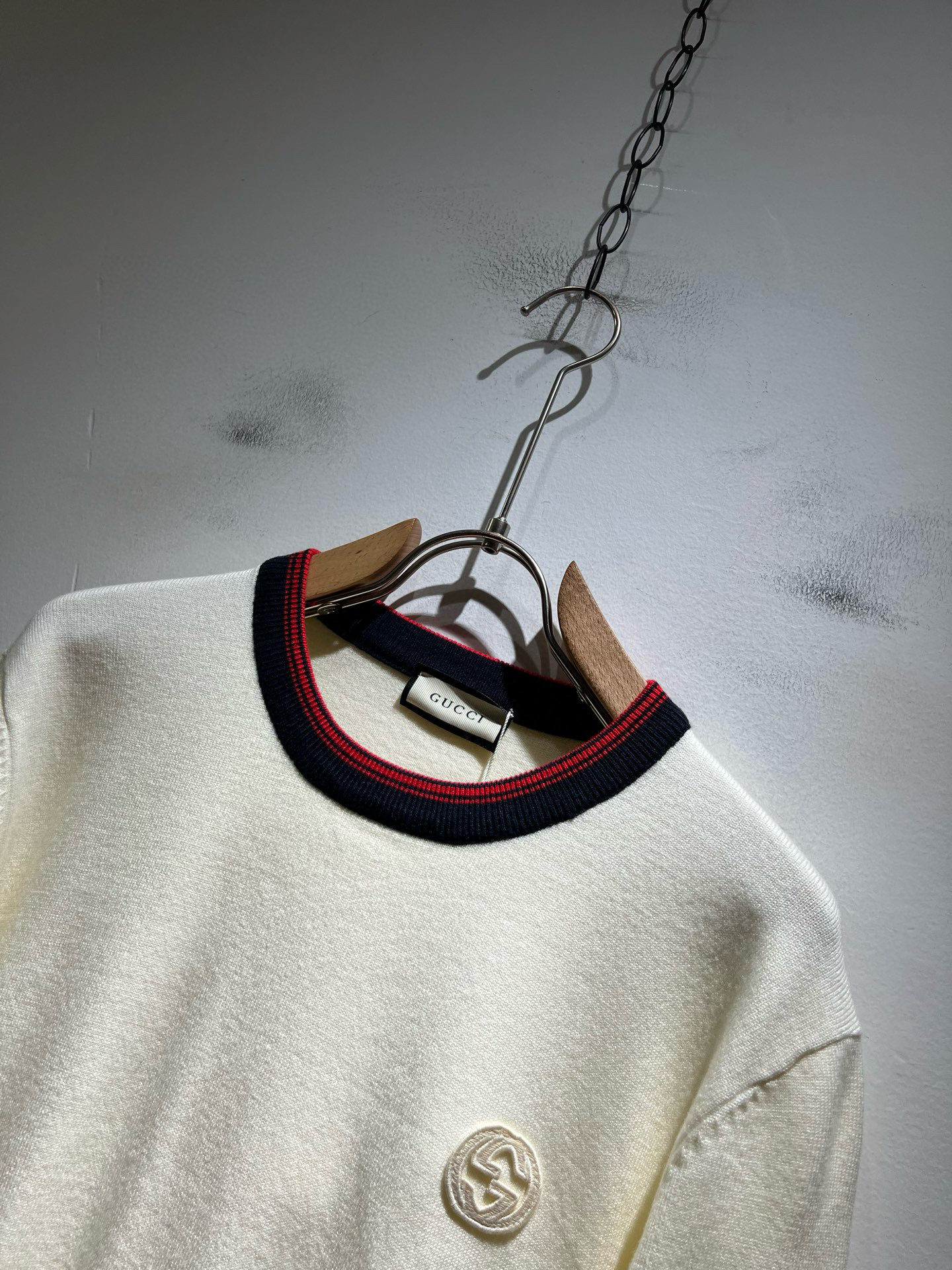 GUC*I 古家 2025秋冬新款男女同款👫 针织羊毛衫，胸前标志logo刺绣设计！贸易公司渠道稀出，同