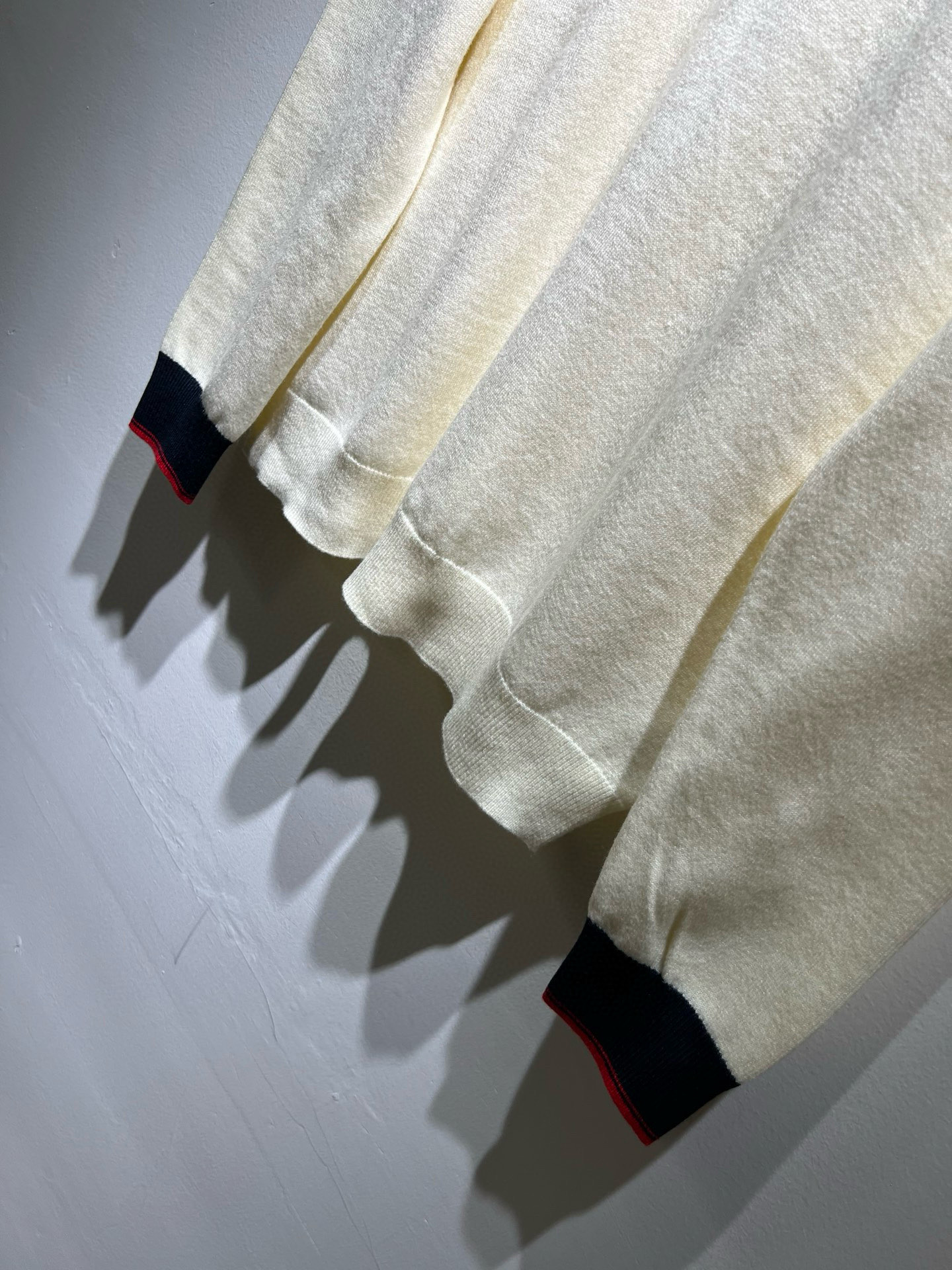 GUC*I 古家 2025秋冬新款男女同款👫 针织羊毛衫，胸前标志logo刺绣设计！贸易公司渠道稀出，同