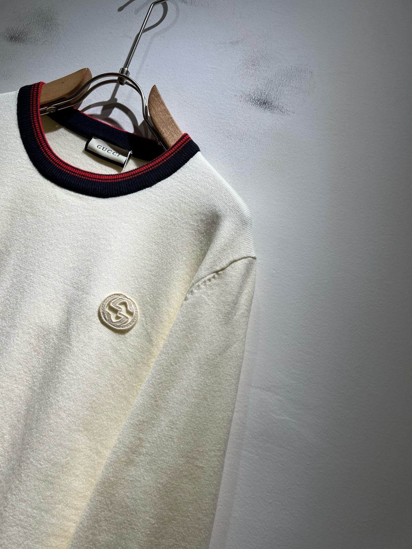 GUC*I 古家 2025秋冬新款男女同款👫 针织羊毛衫，胸前标志logo刺绣设计！贸易公司渠道稀出，同