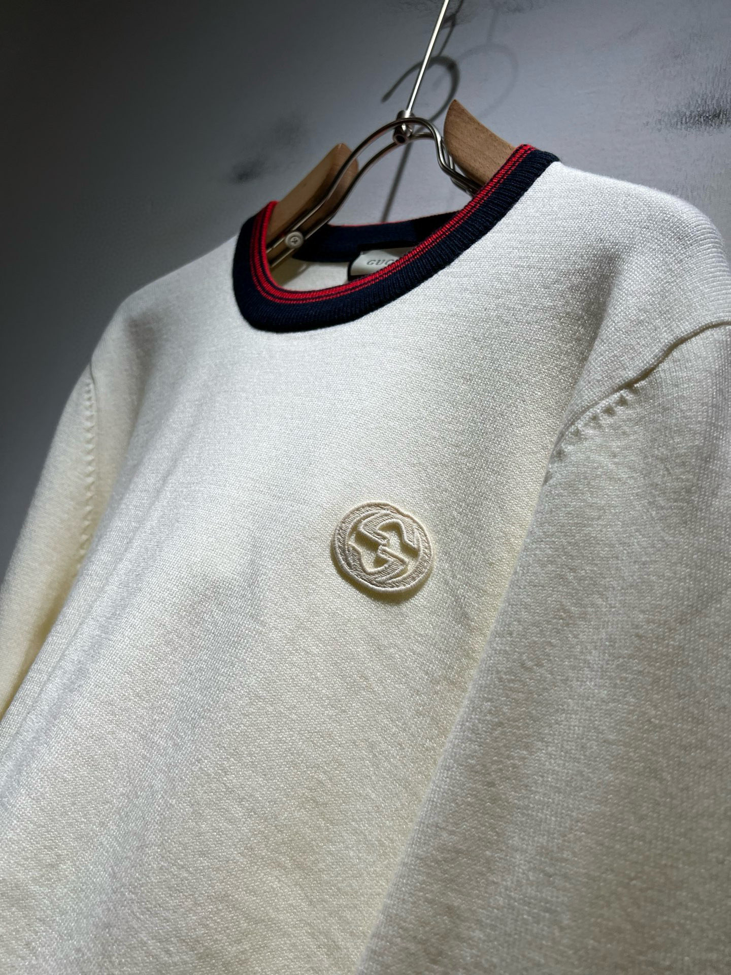 GUC*I 古家 2025秋冬新款男女同款👫 针织羊毛衫，胸前标志logo刺绣设计！贸易公司渠道稀出，同