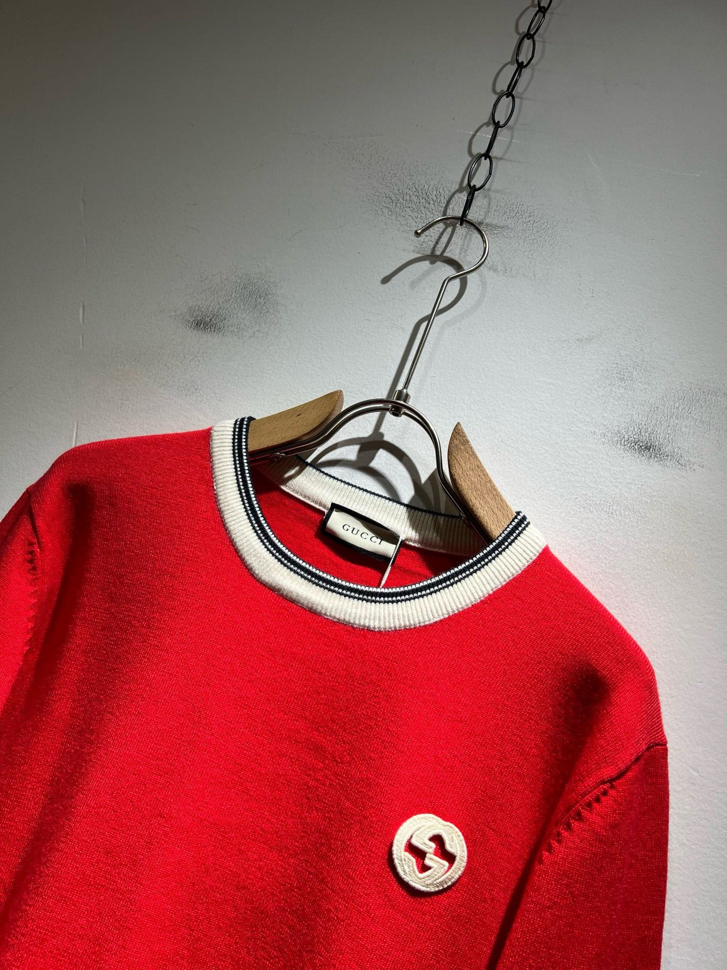 GUC*I 古家 2025秋冬新款男女同款👫 针织羊毛衫，胸前标志logo刺绣设计！贸易公司渠道稀出，同