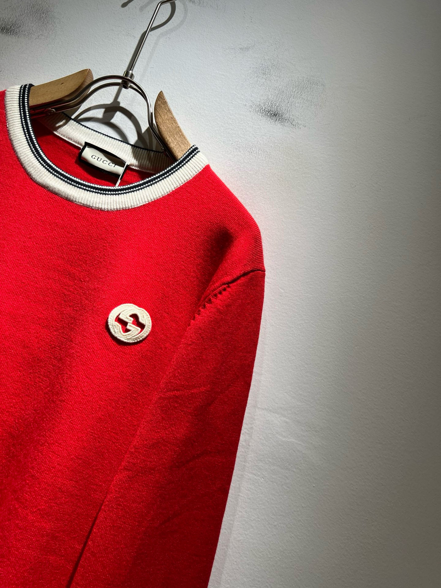 GUC*I 古家 2025秋冬新款男女同款👫 针织羊毛衫，胸前标志logo刺绣设计！贸易公司渠道稀出，同