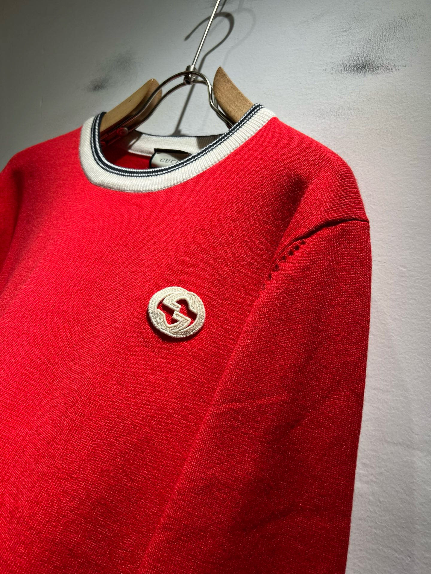 GUC*I 古家 2025秋冬新款男女同款👫 针织羊毛衫，胸前标志logo刺绣设计！贸易公司渠道稀出，同