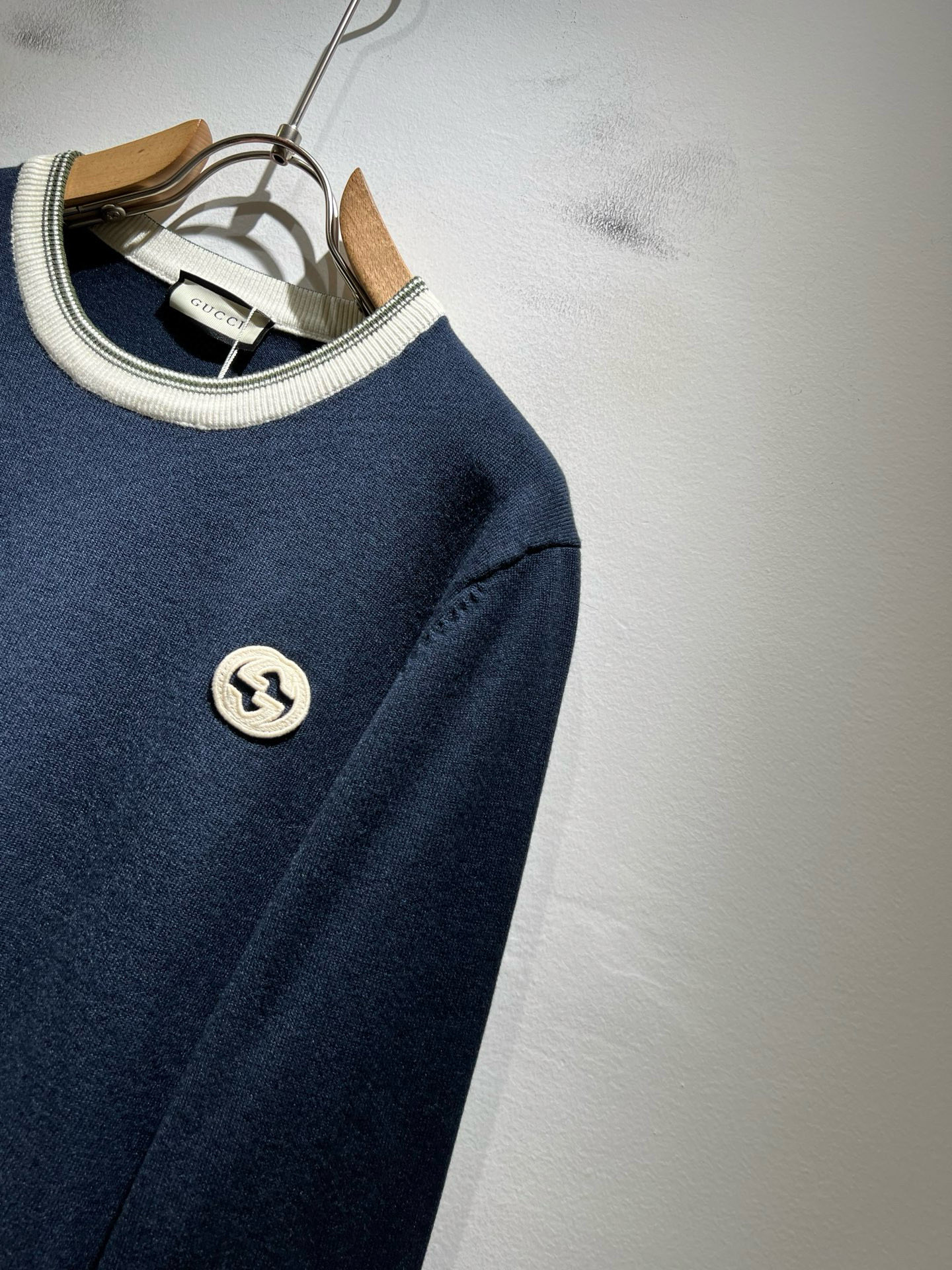 GUC*I 古家 2025秋冬新款男女同款👫 针织羊毛衫，胸前标志logo刺绣设计！贸易公司渠道稀出，同