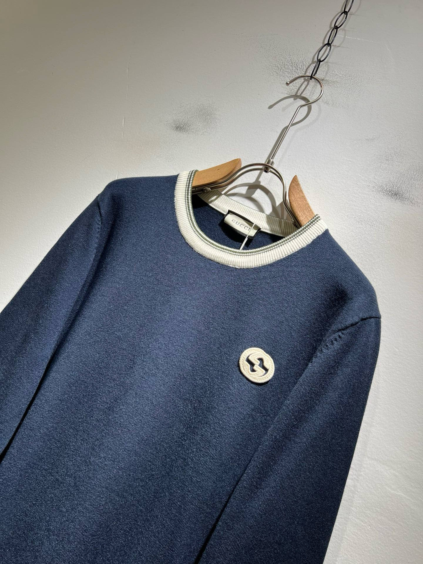 GUC*I 古家 2025秋冬新款男女同款👫 针织羊毛衫，胸前标志logo刺绣设计！贸易公司渠道稀出，同