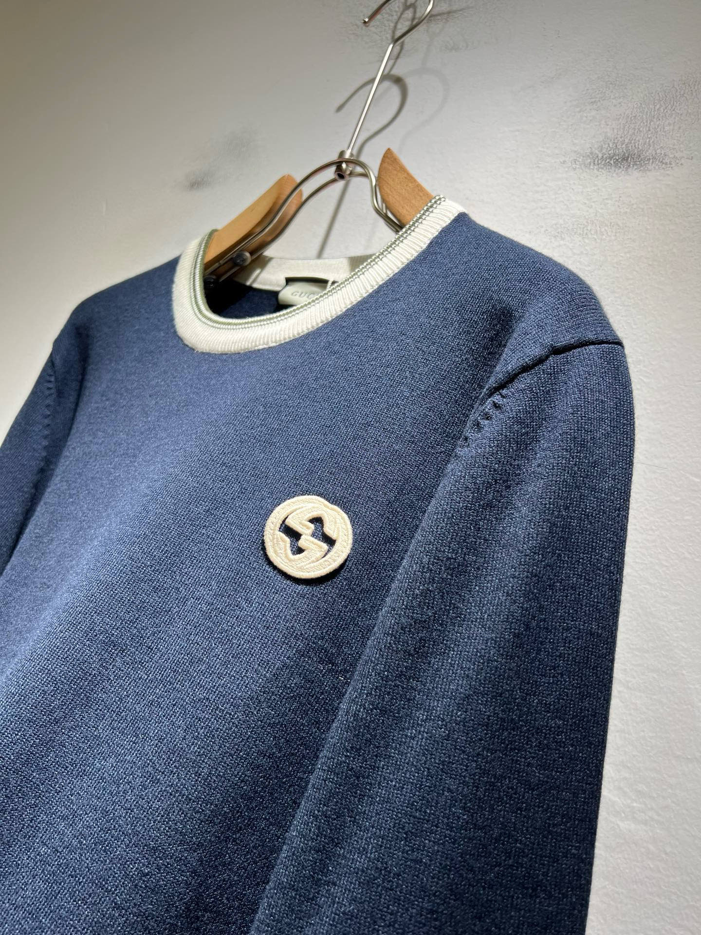 GUC*I 古家 2025秋冬新款男女同款👫 针织羊毛衫，胸前标志logo刺绣设计！贸易公司渠道稀出，同