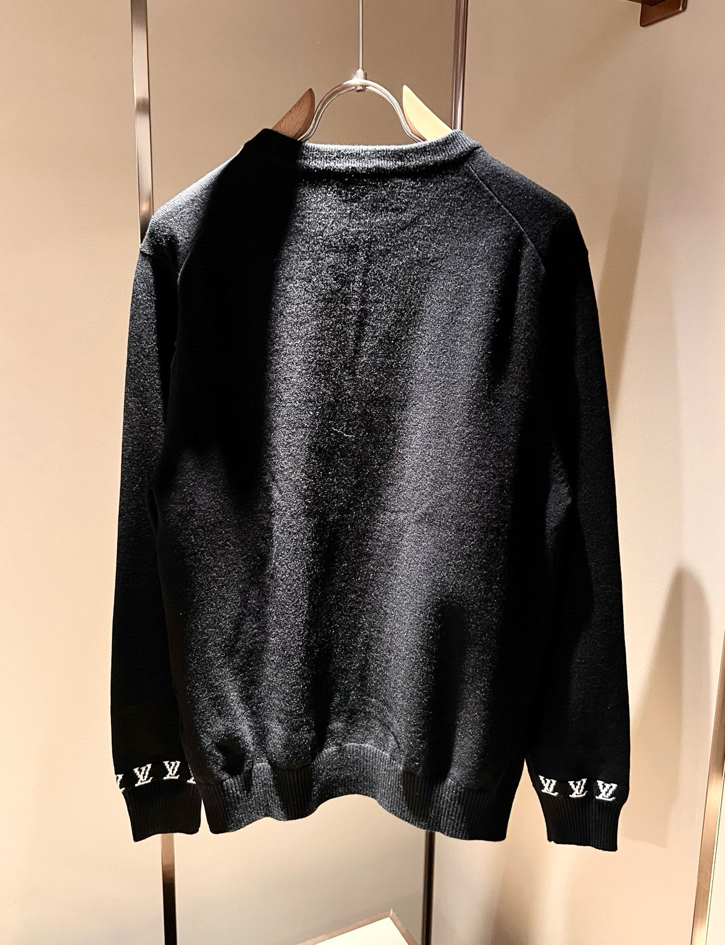 Louis Vuit*on 2025秋冬路易家族轻奢针织羊毛衫！男女同款👫装饰！ 路易家族的新高端，细节