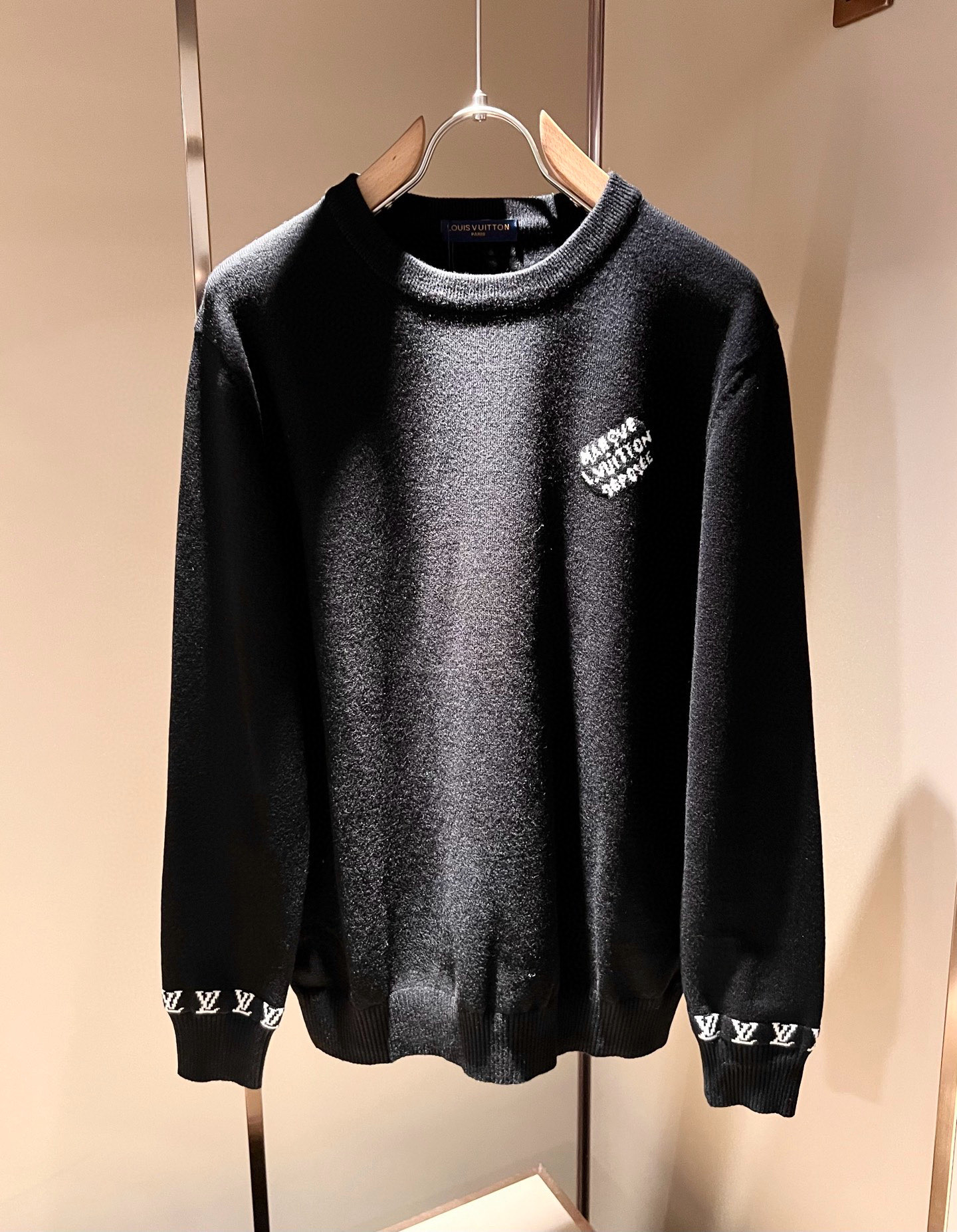 Louis Vuit*on 2025秋冬路易家族轻奢针织羊毛衫！男女同款👫装饰！ 路易家族的新高端，细节